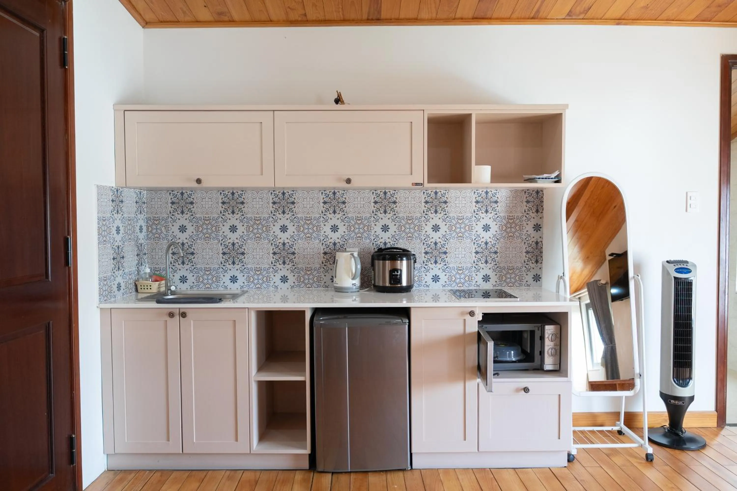 stove in N Queen Apartment Hotel