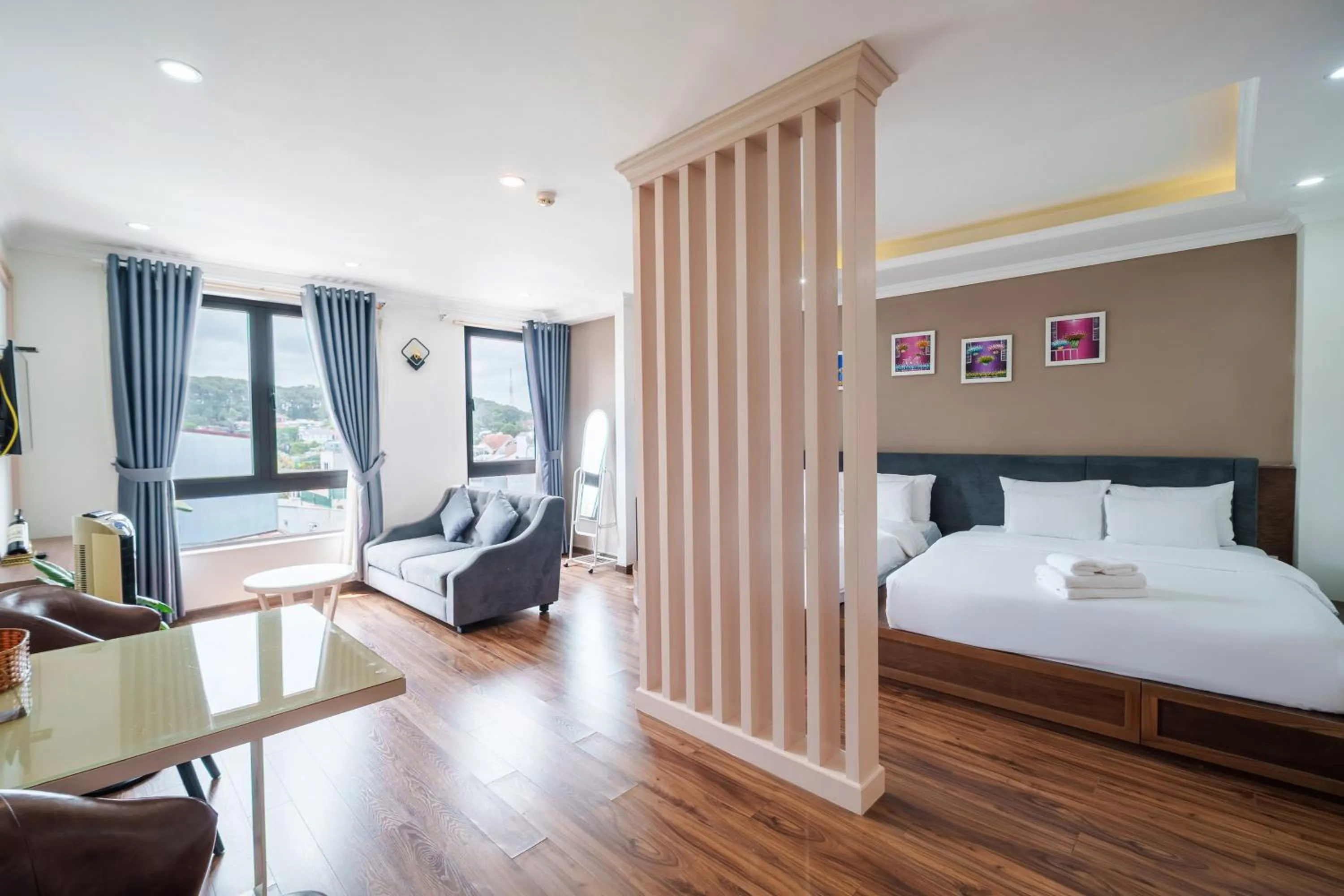 Seating area, Bed in N Queen Apartment Hotel