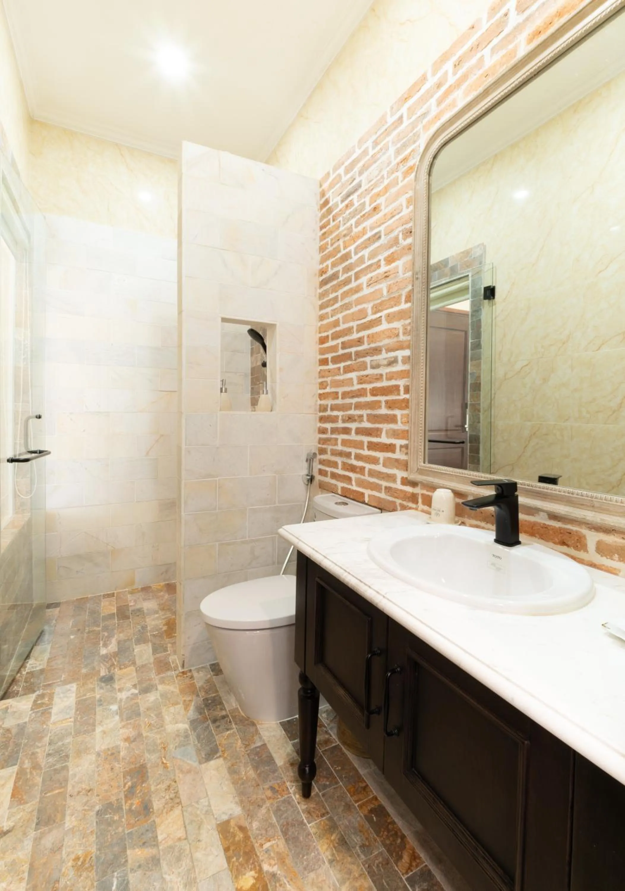 Bathroom in N Queen Apartment Hotel