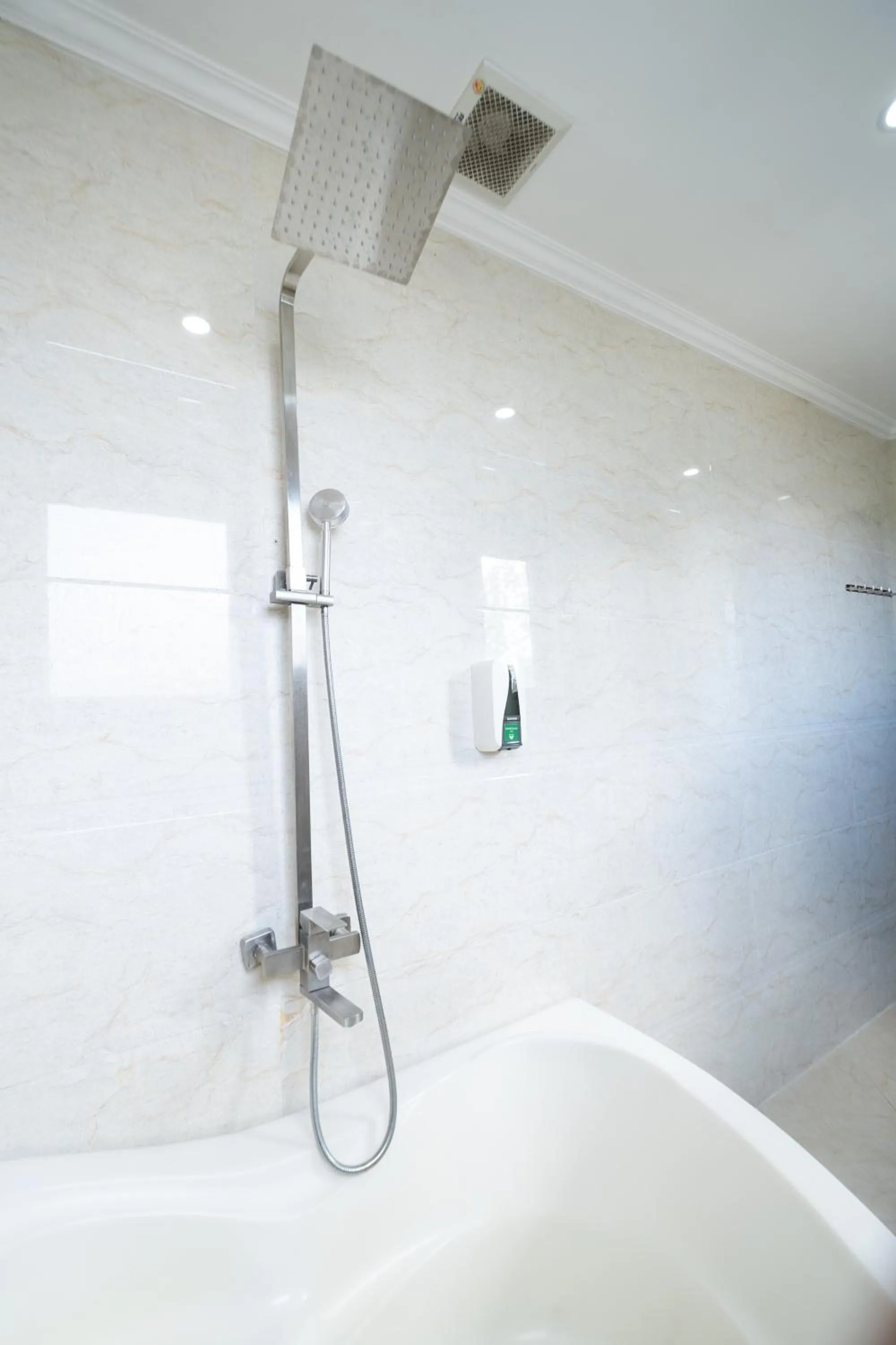 Shower in N Queen Apartment Hotel