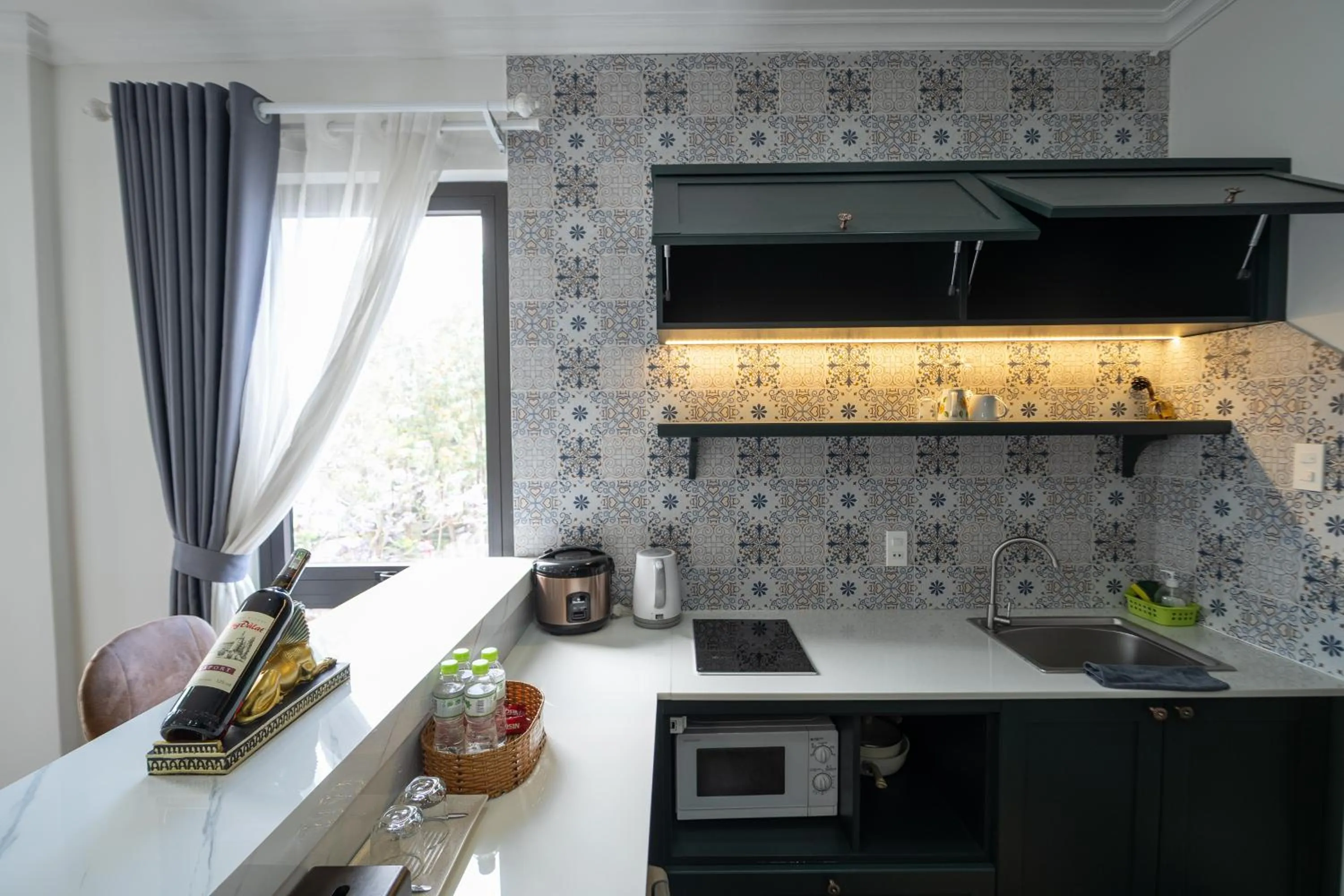 Kitchen or kitchenette in N Queen Apartment Hotel