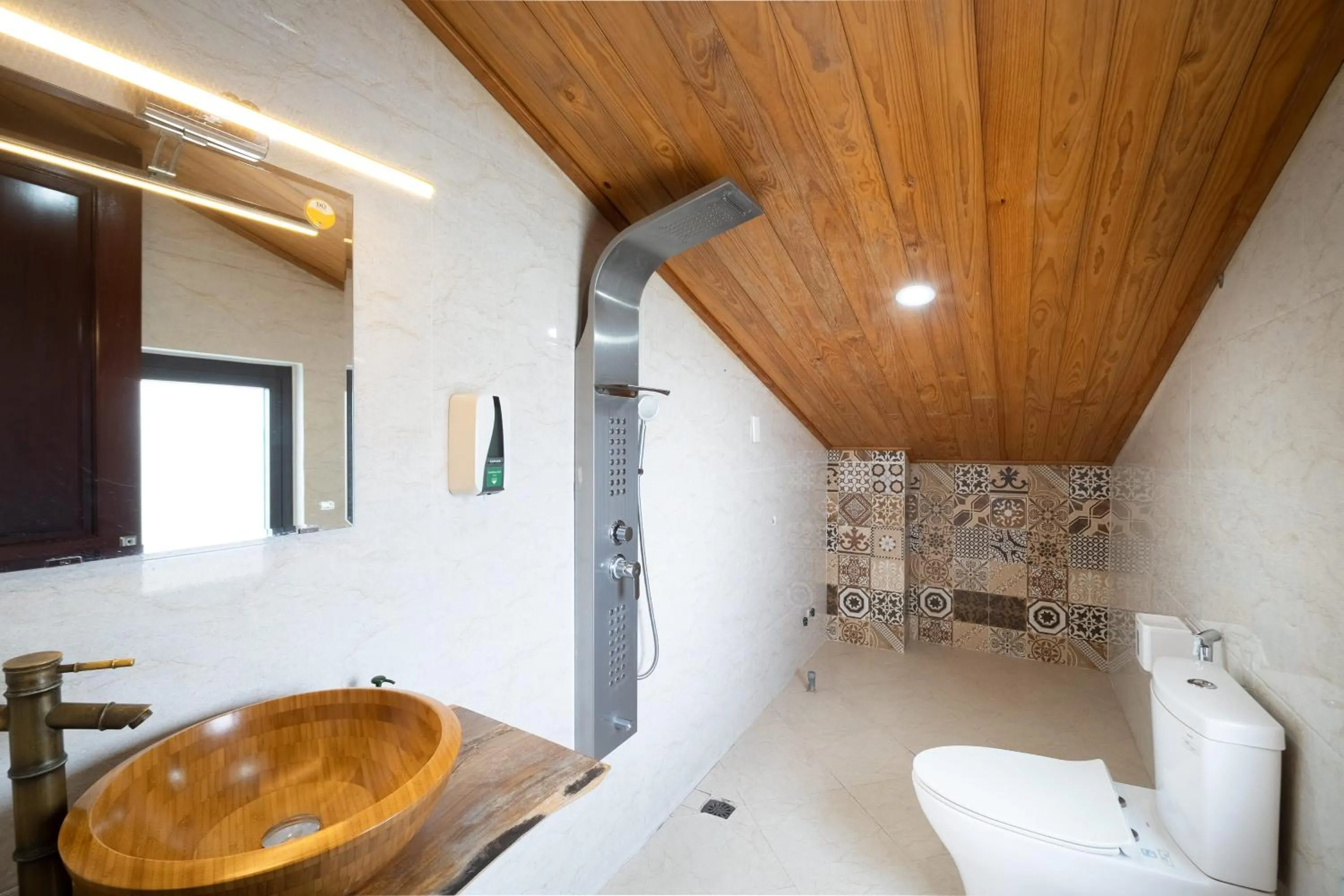 Shower in N Queen Apartment Hotel