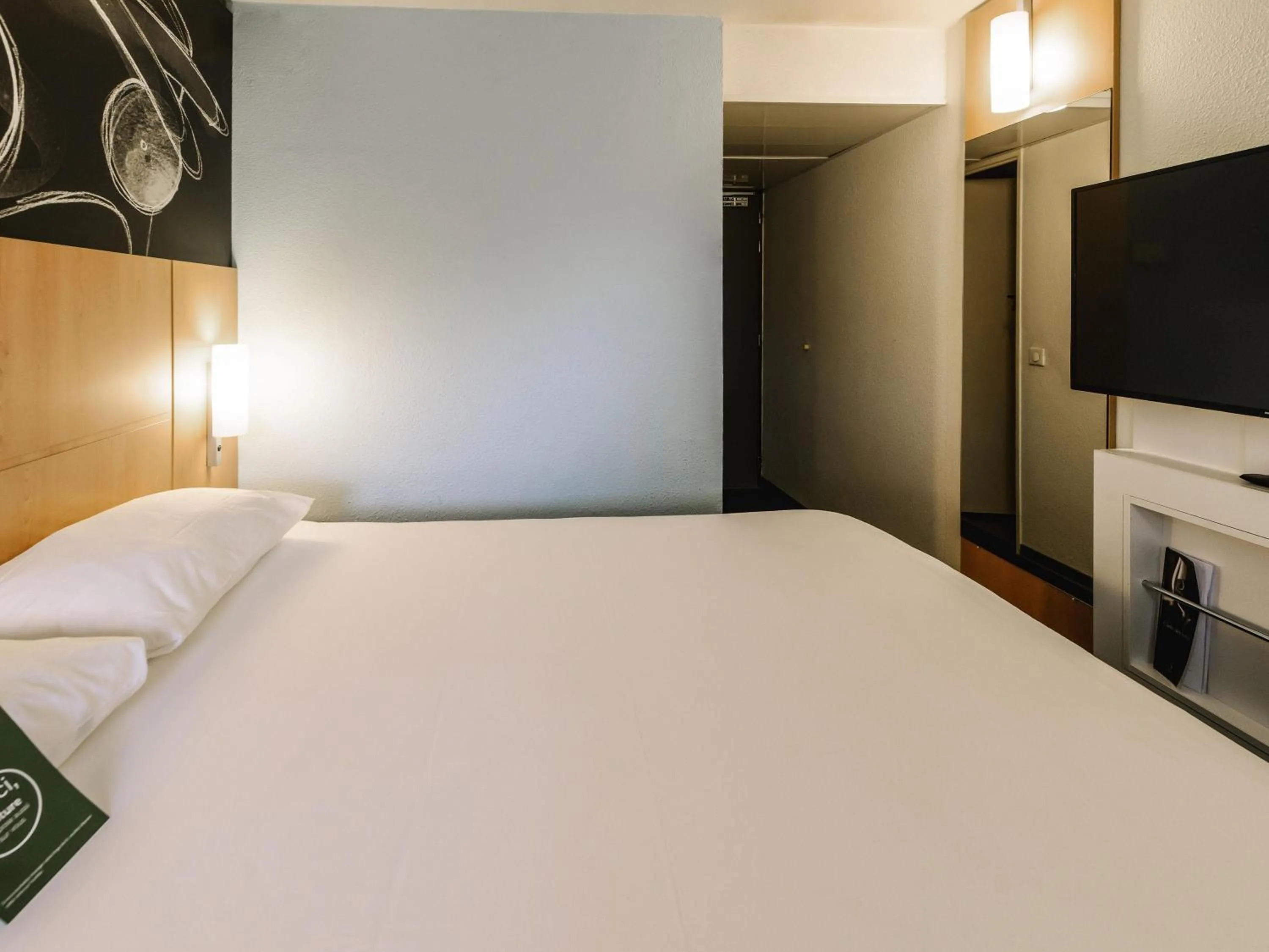 Bedroom, Bed in ibis Avignon Centre Gare