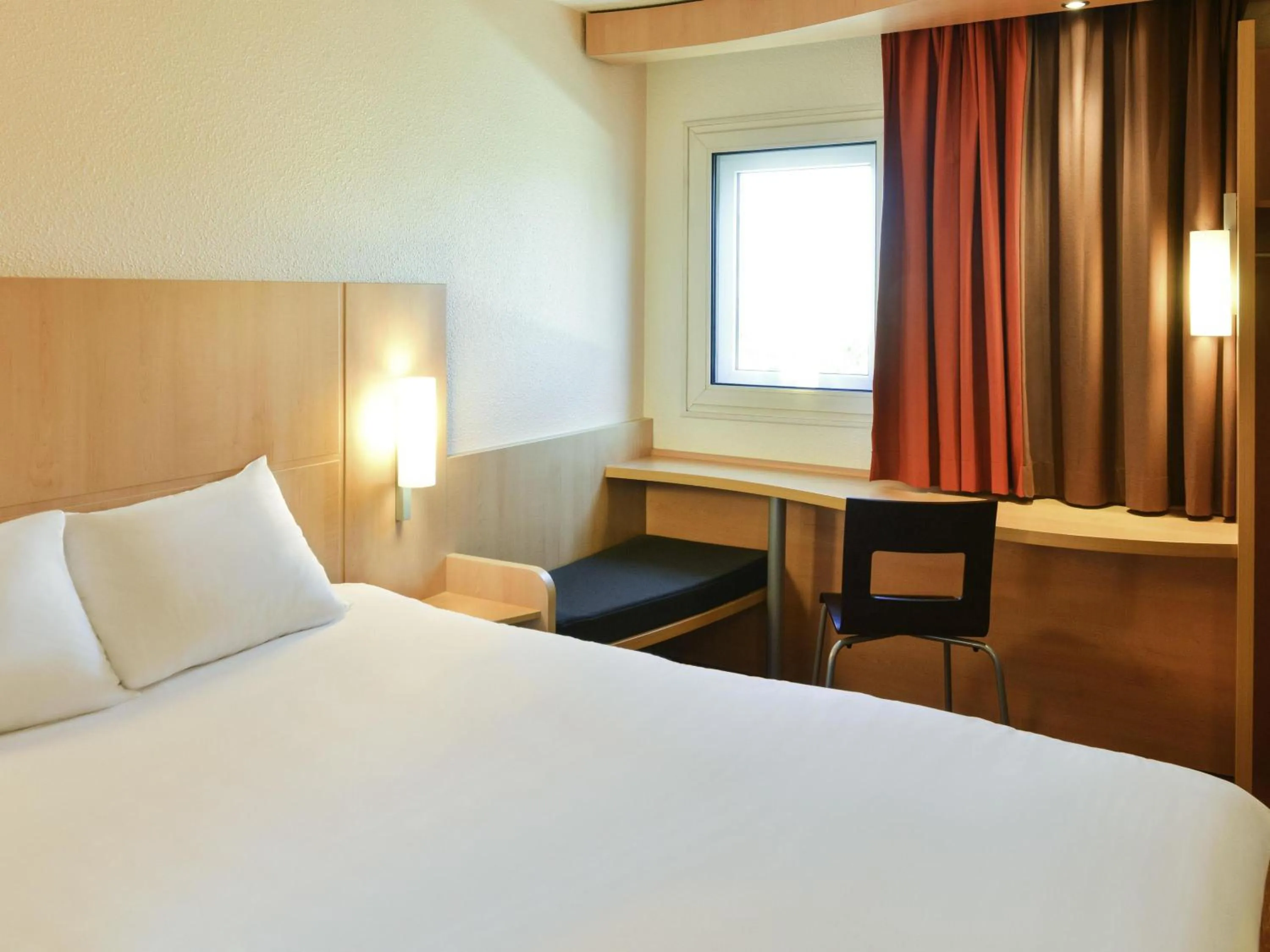 Bedroom, Bed in ibis Avignon Centre Gare