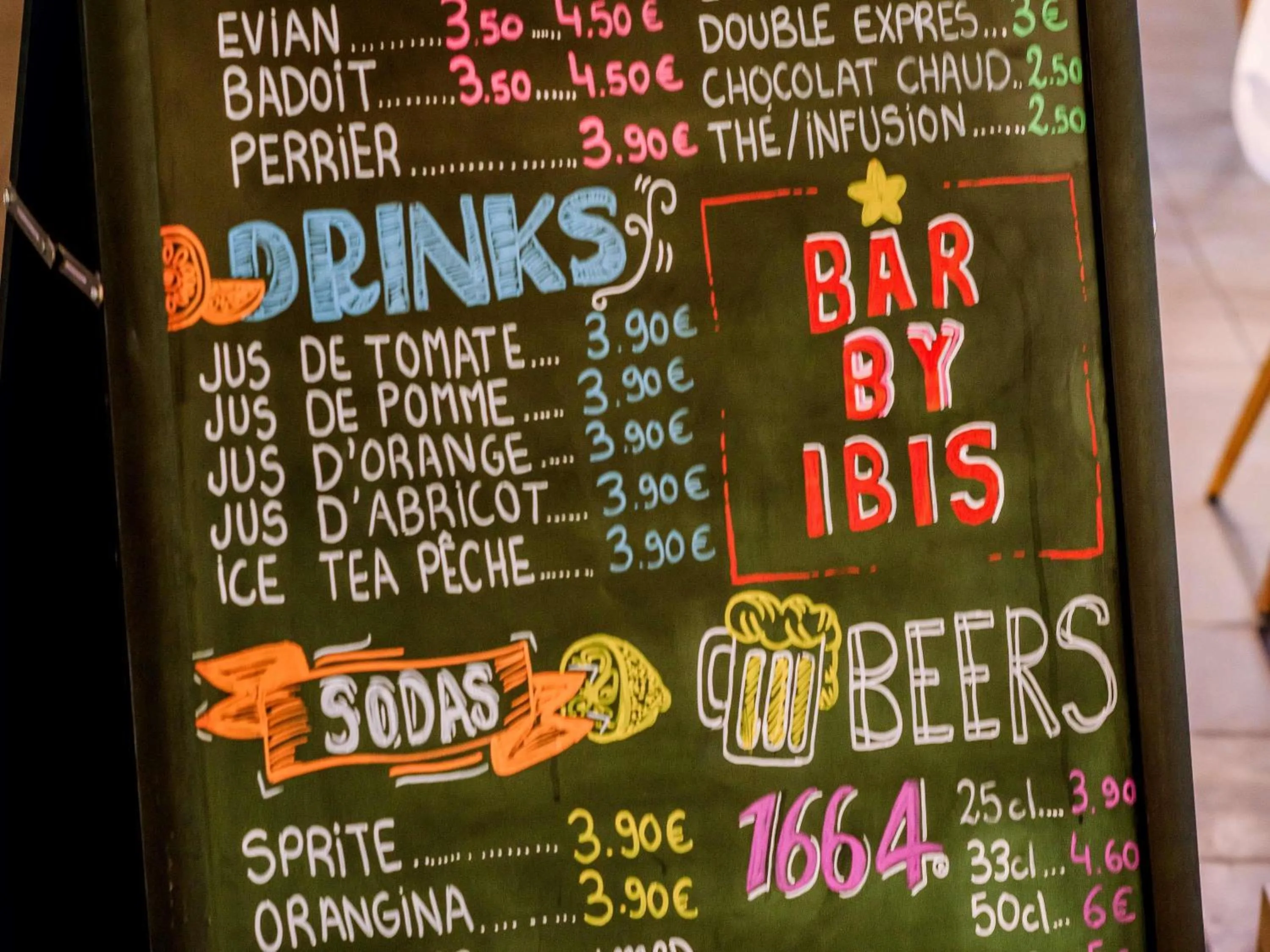 Lounge or bar in ibis Avignon Centre Gare