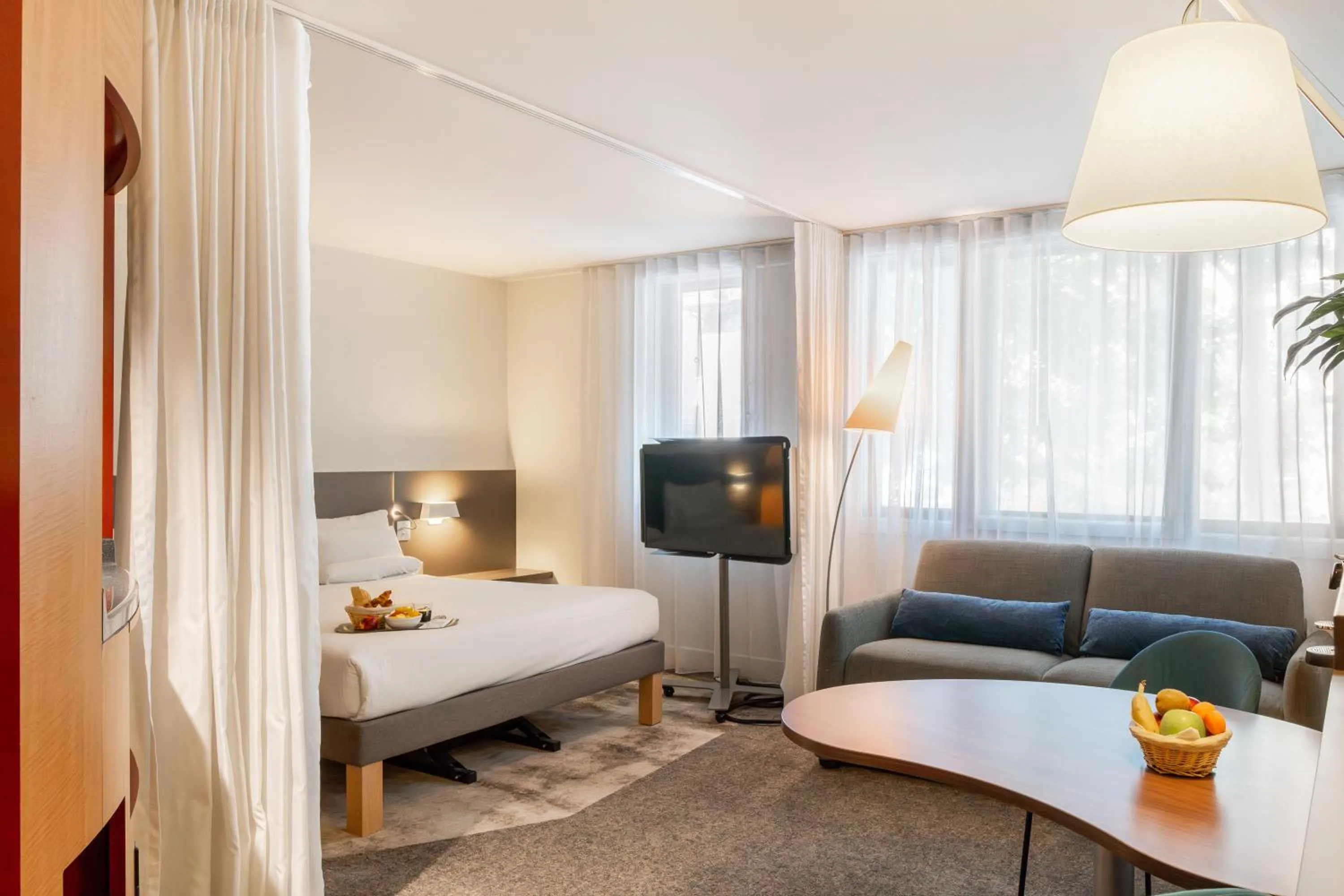 Bedroom, Bed in Novotel Suites Cannes Centre