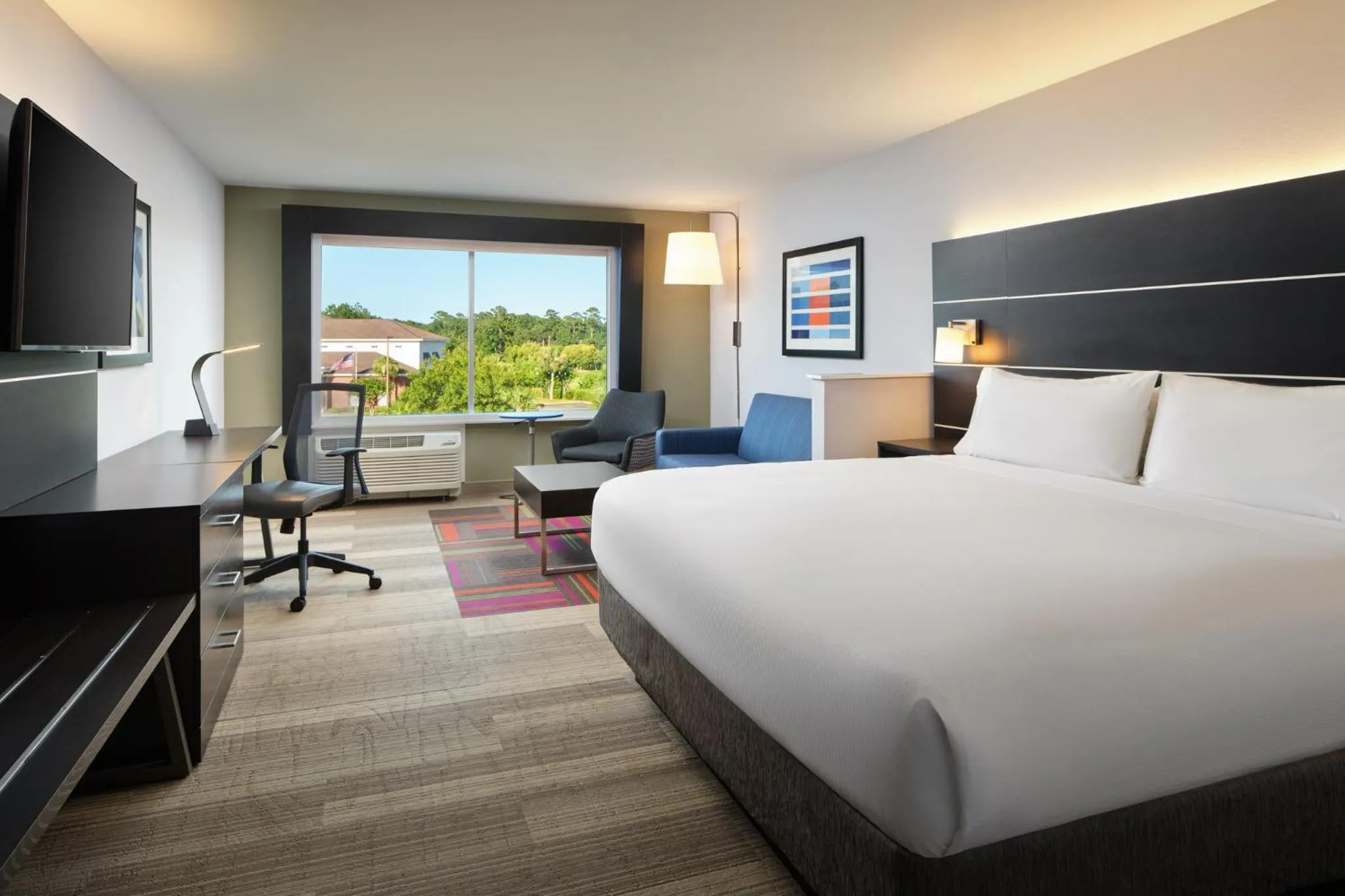 Photo of the whole room, Bed in Holiday Inn Express & Suites Brunswick by IHG