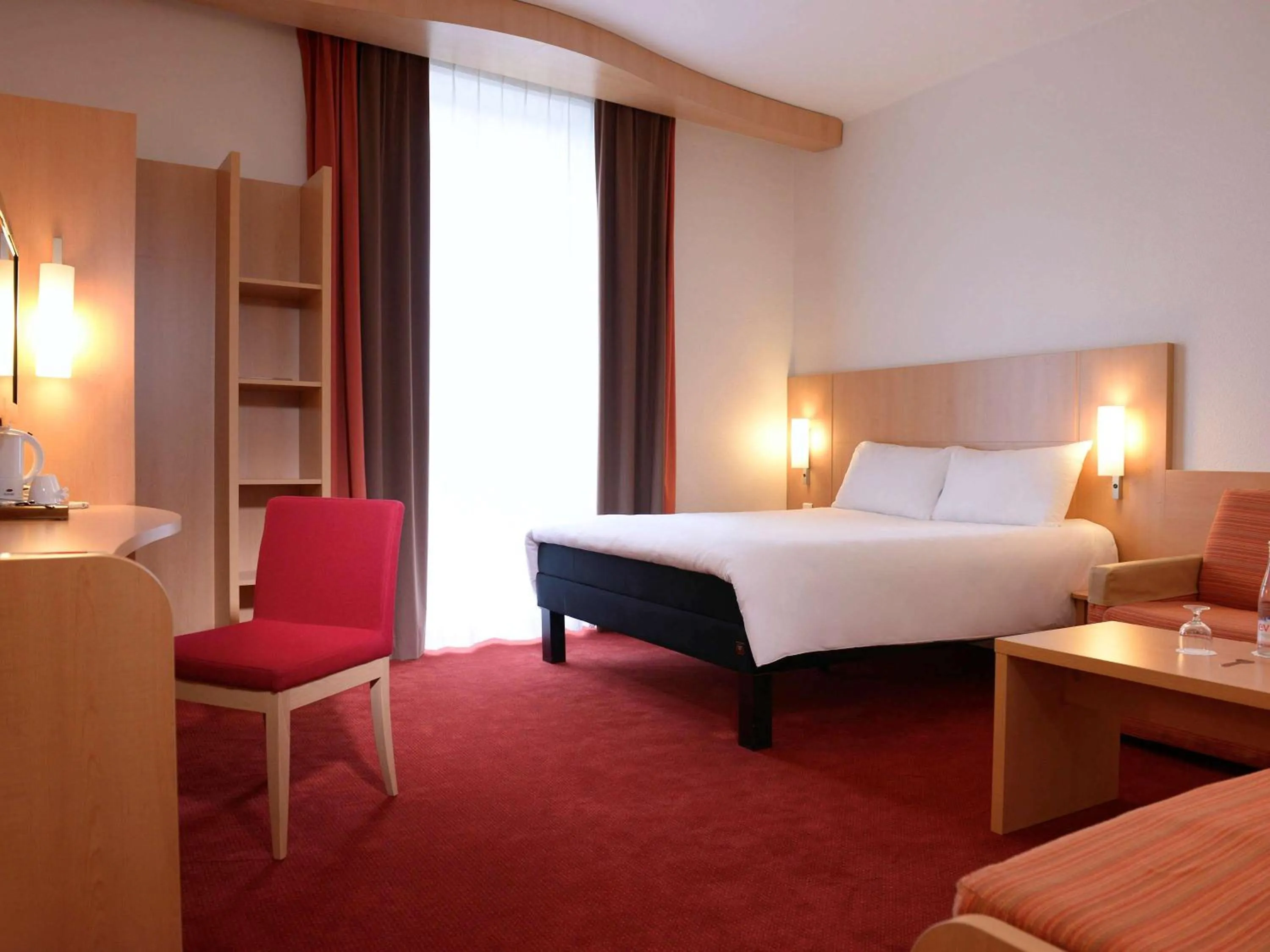Photo of the whole room, Bed in ibis Lyon Centre Perrache