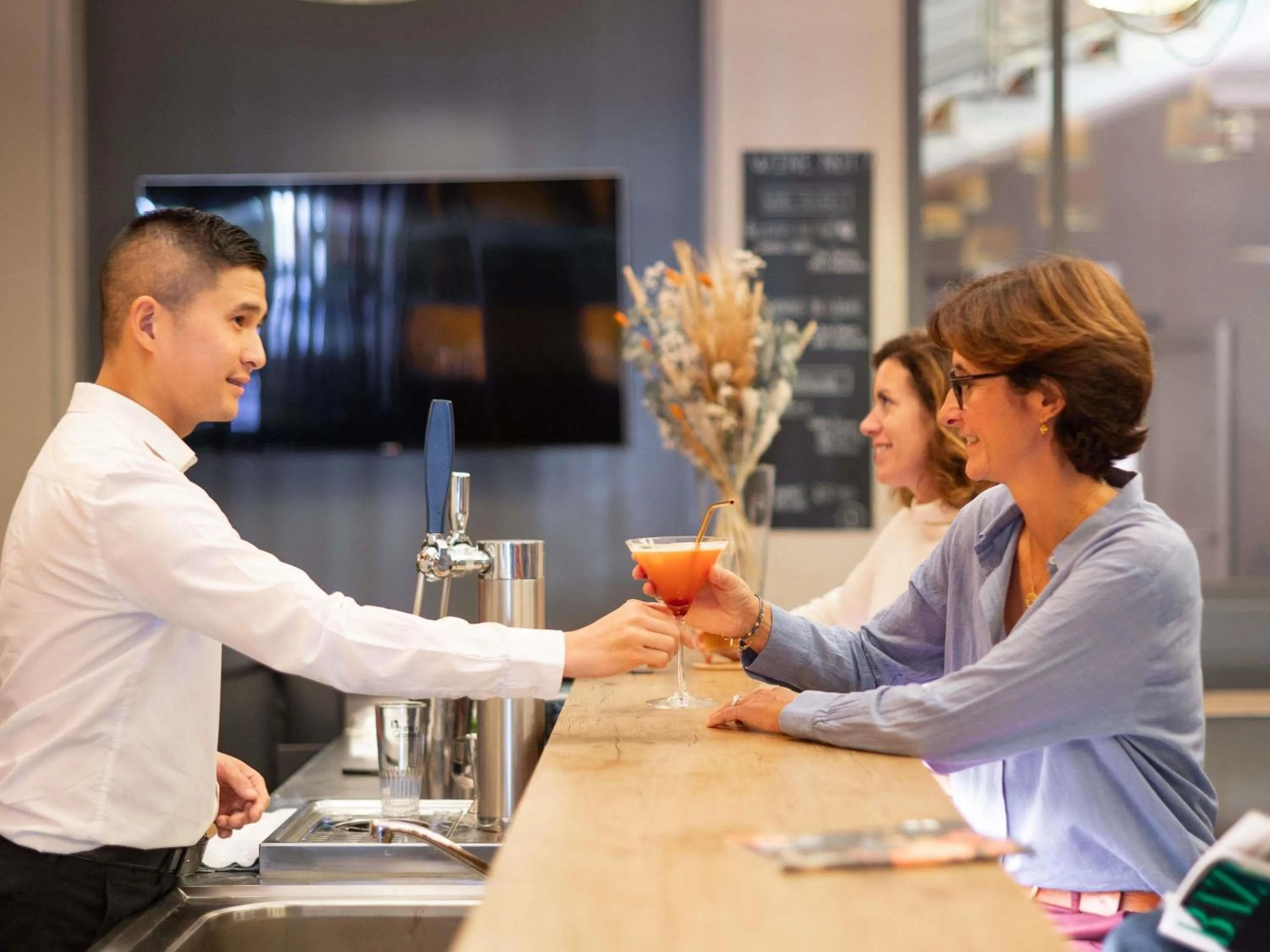 Lounge or bar in ibis Lyon Centre Perrache