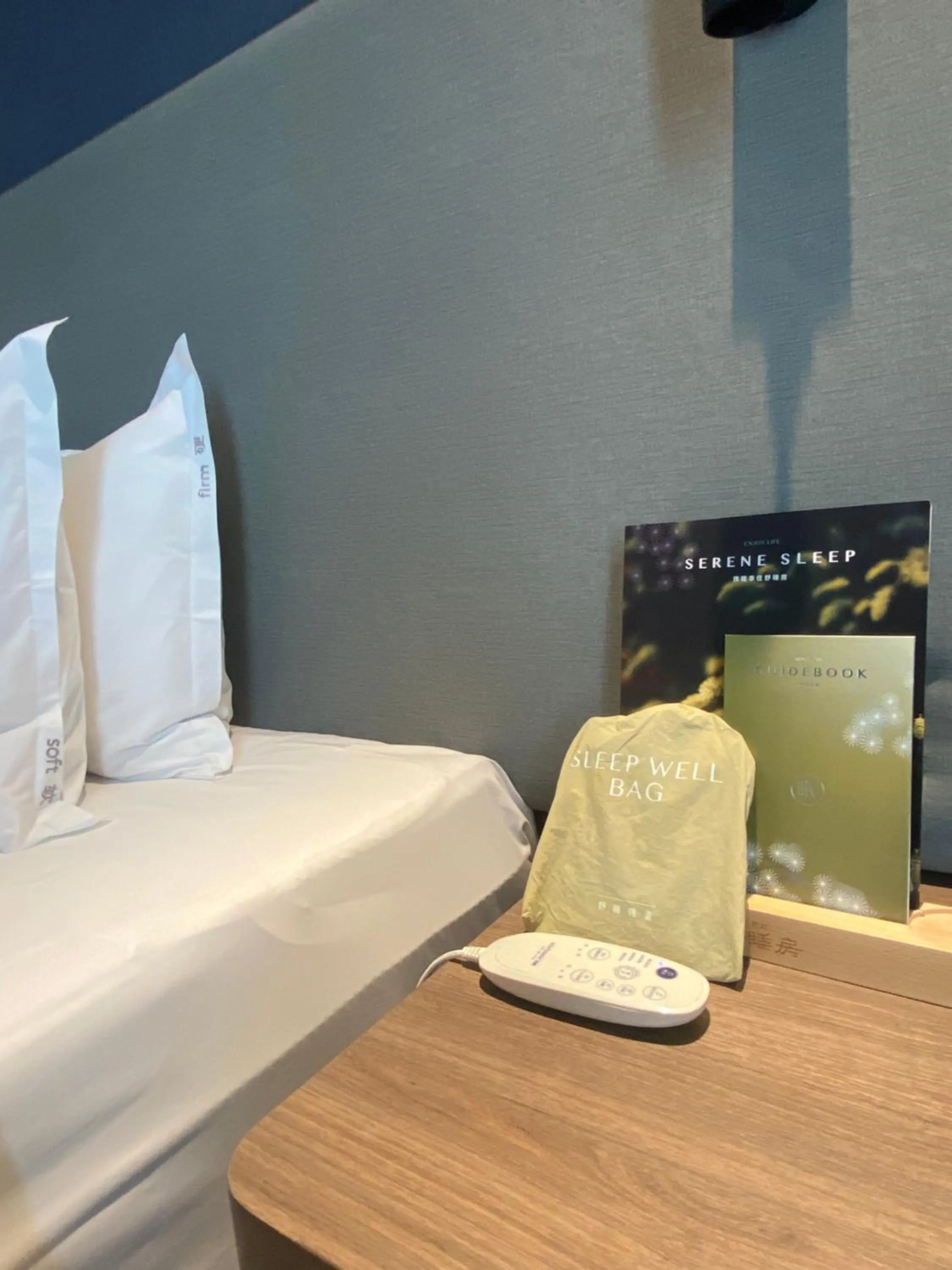 Bed in Holiday Inn Express Hangzhou Binjiang Aoti by IHG
