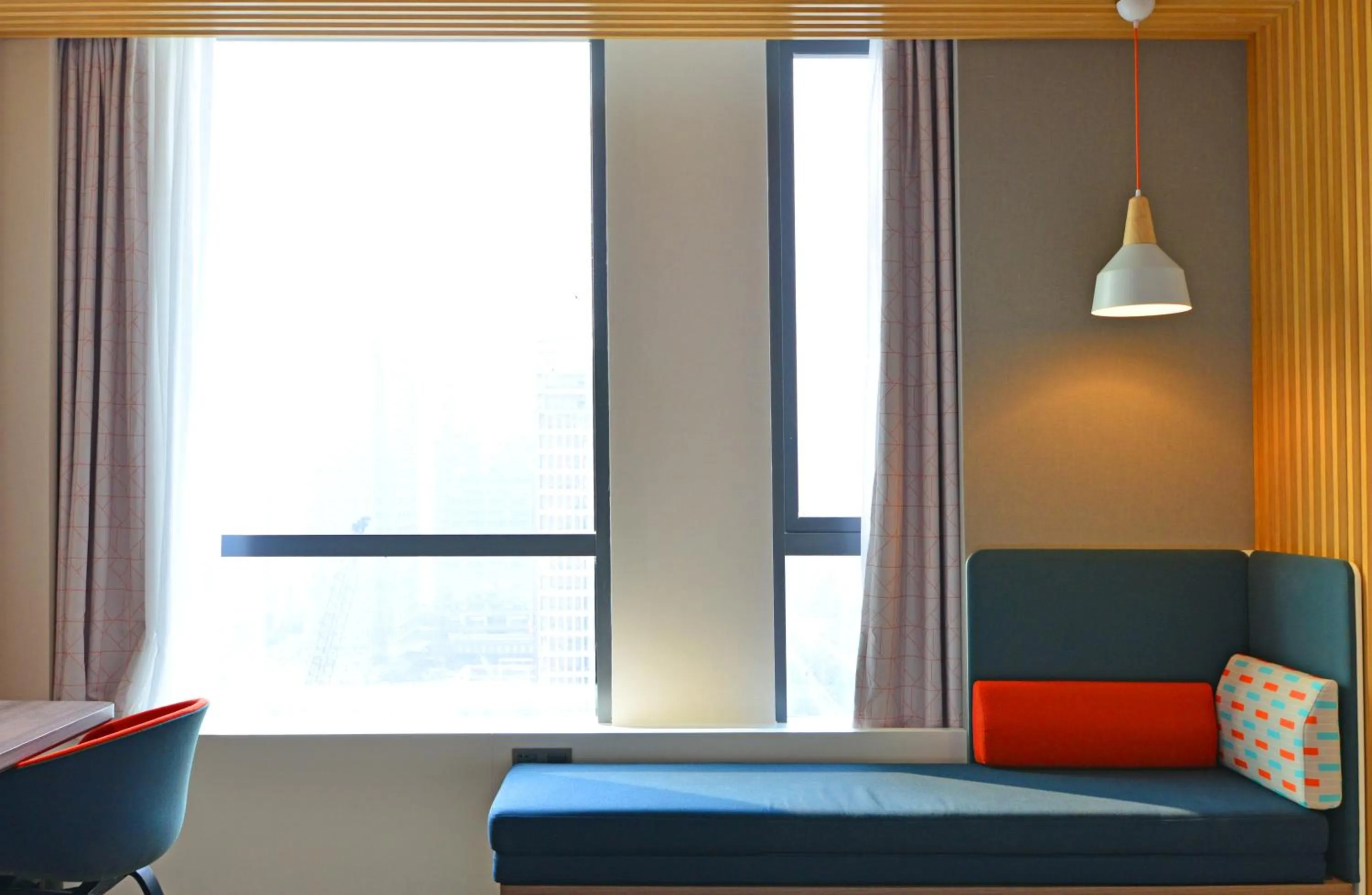 Photo of the whole room, Bed in Holiday Inn Express Hangzhou Binjiang Aoti by IHG