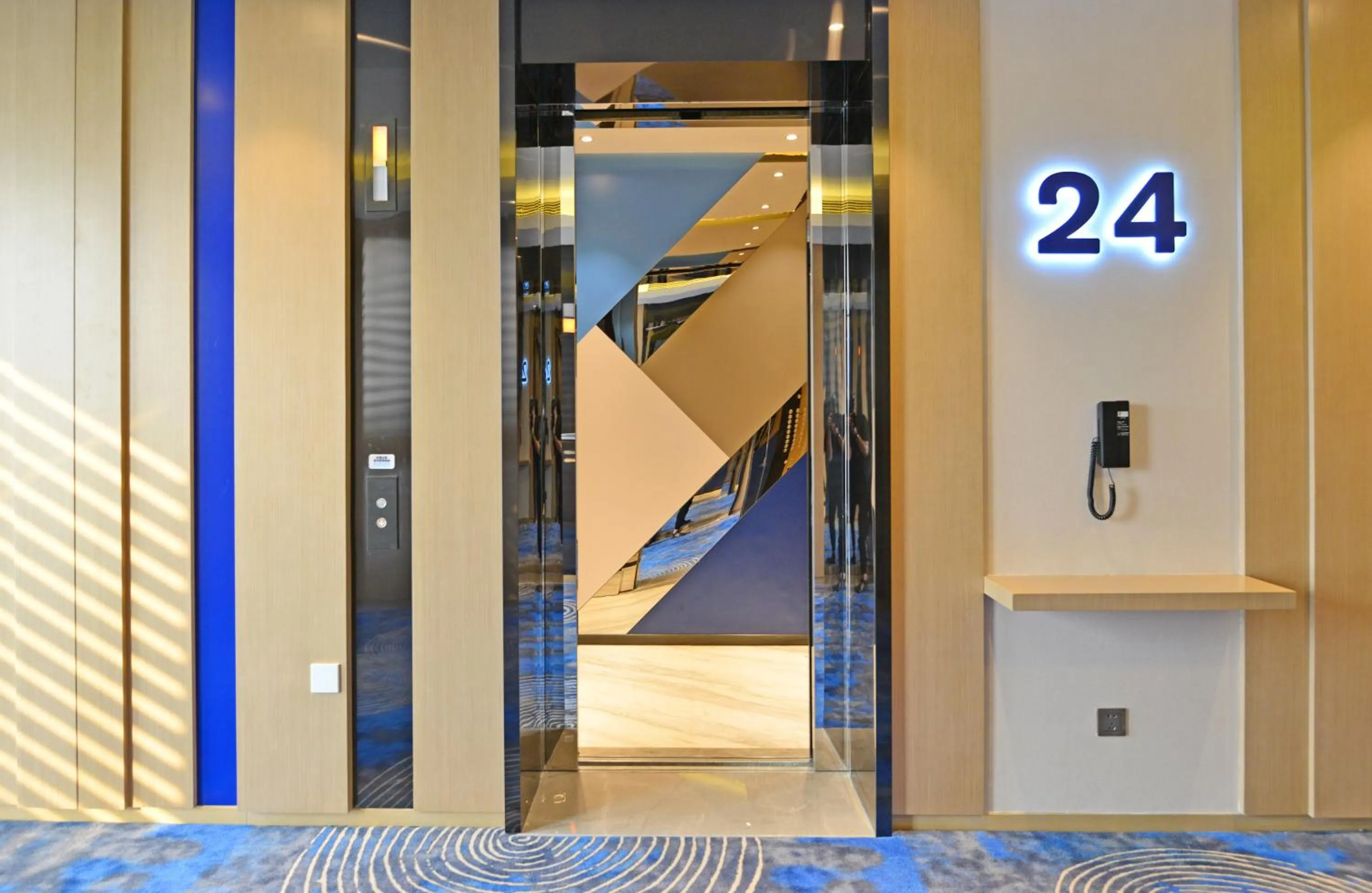 Lobby or reception in Holiday Inn Express Hangzhou Binjiang Aoti by IHG