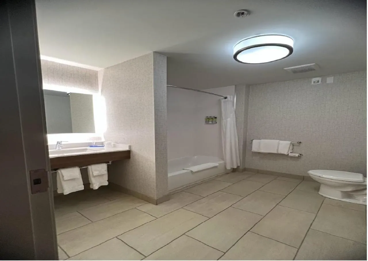 Bathroom in Holiday Inn Express & Suites - Liberal by IHG