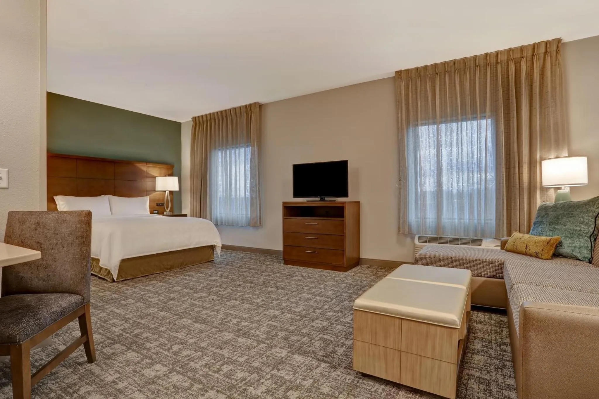 Photo of the whole room, Bed in Staybridge Suites - Overland Park - Kansas City S by IHG
