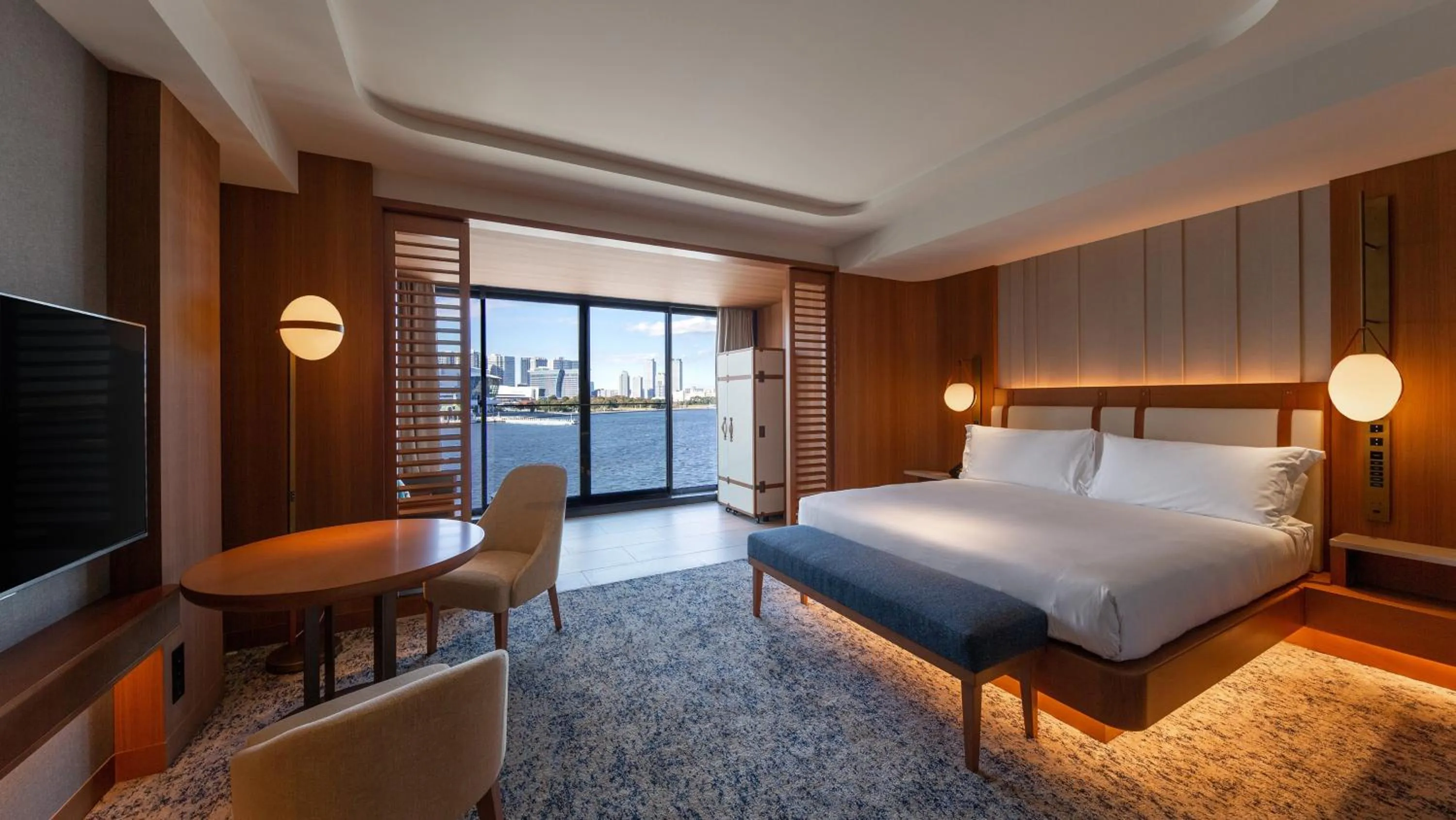 Photo of the whole room, Bed in InterContinental Yokohama Pier 8 by IHG