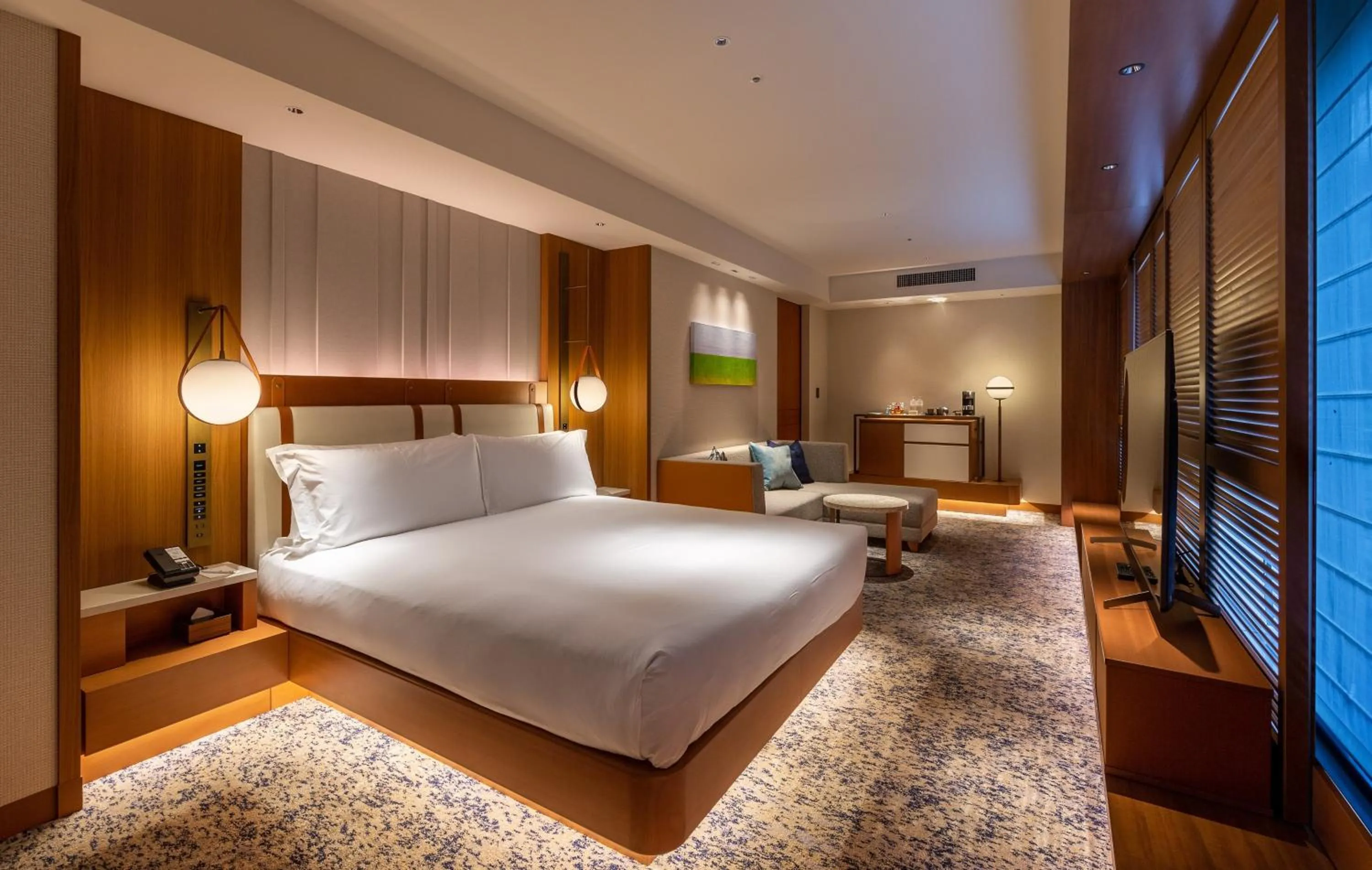 Photo of the whole room, Bed in InterContinental Yokohama Pier 8 by IHG