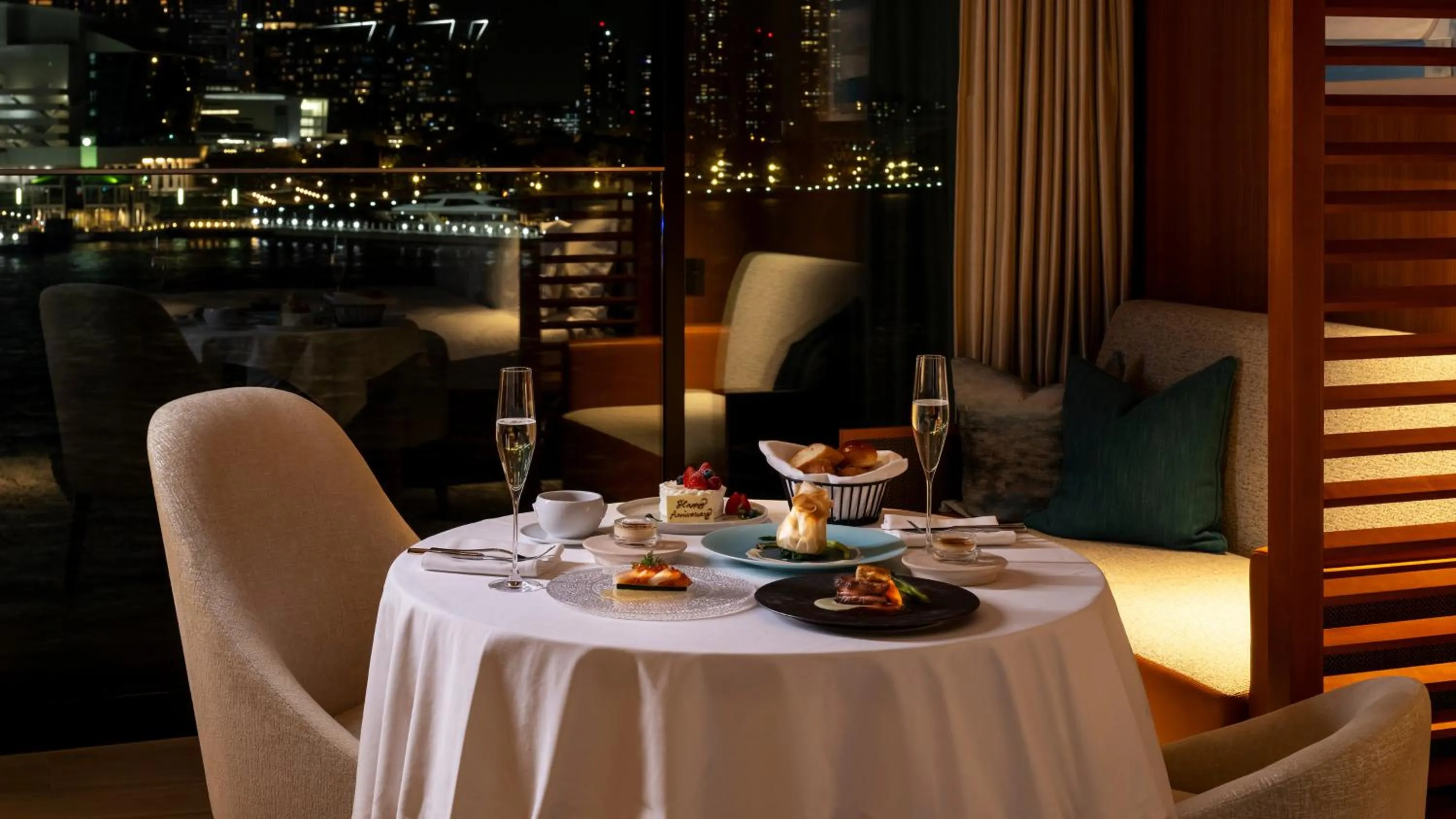 Bedroom in InterContinental Yokohama Pier 8 by IHG