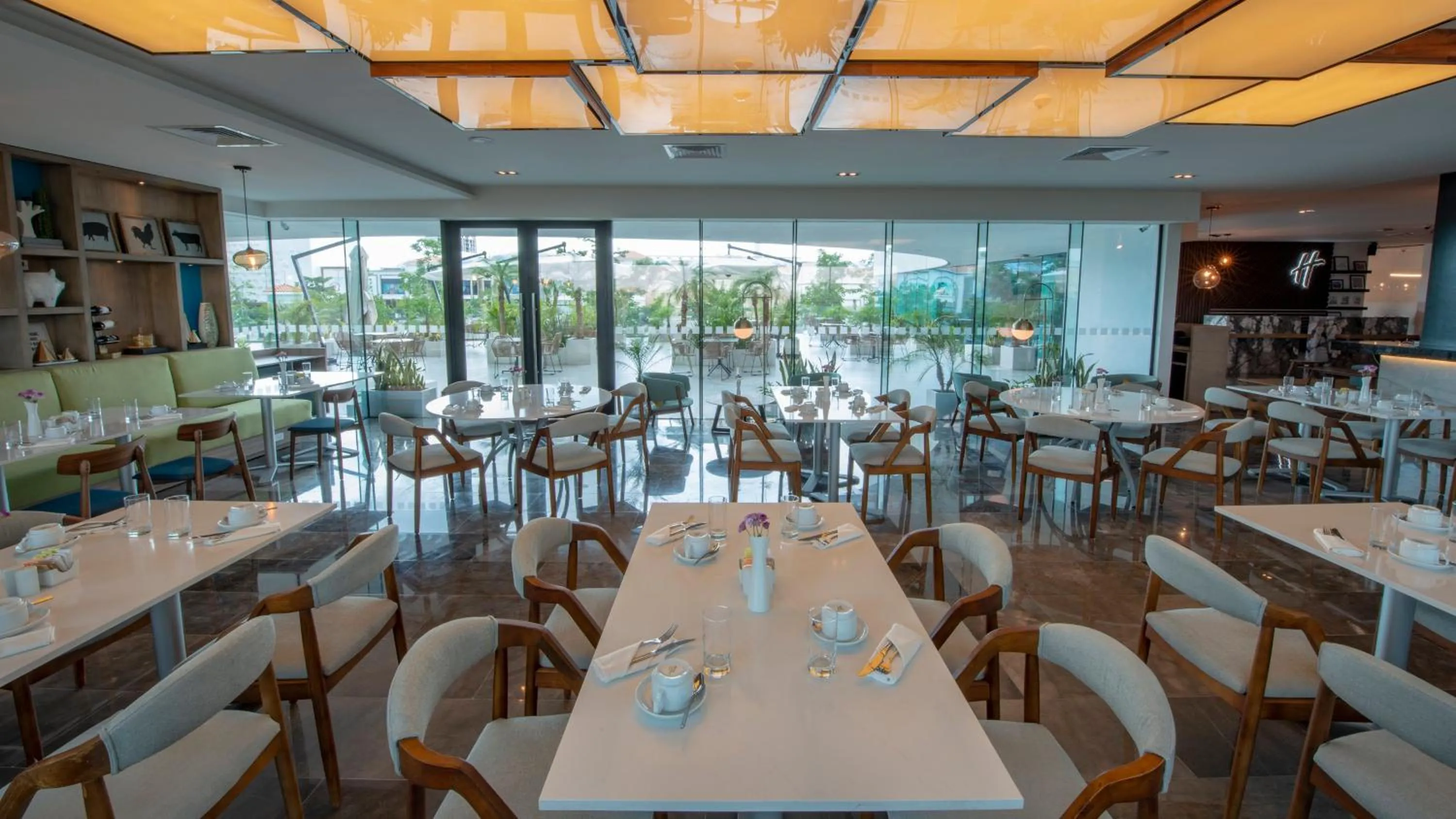 Restaurant/places to eat in Holiday Inn & Suites - Merida La Isla by IHG