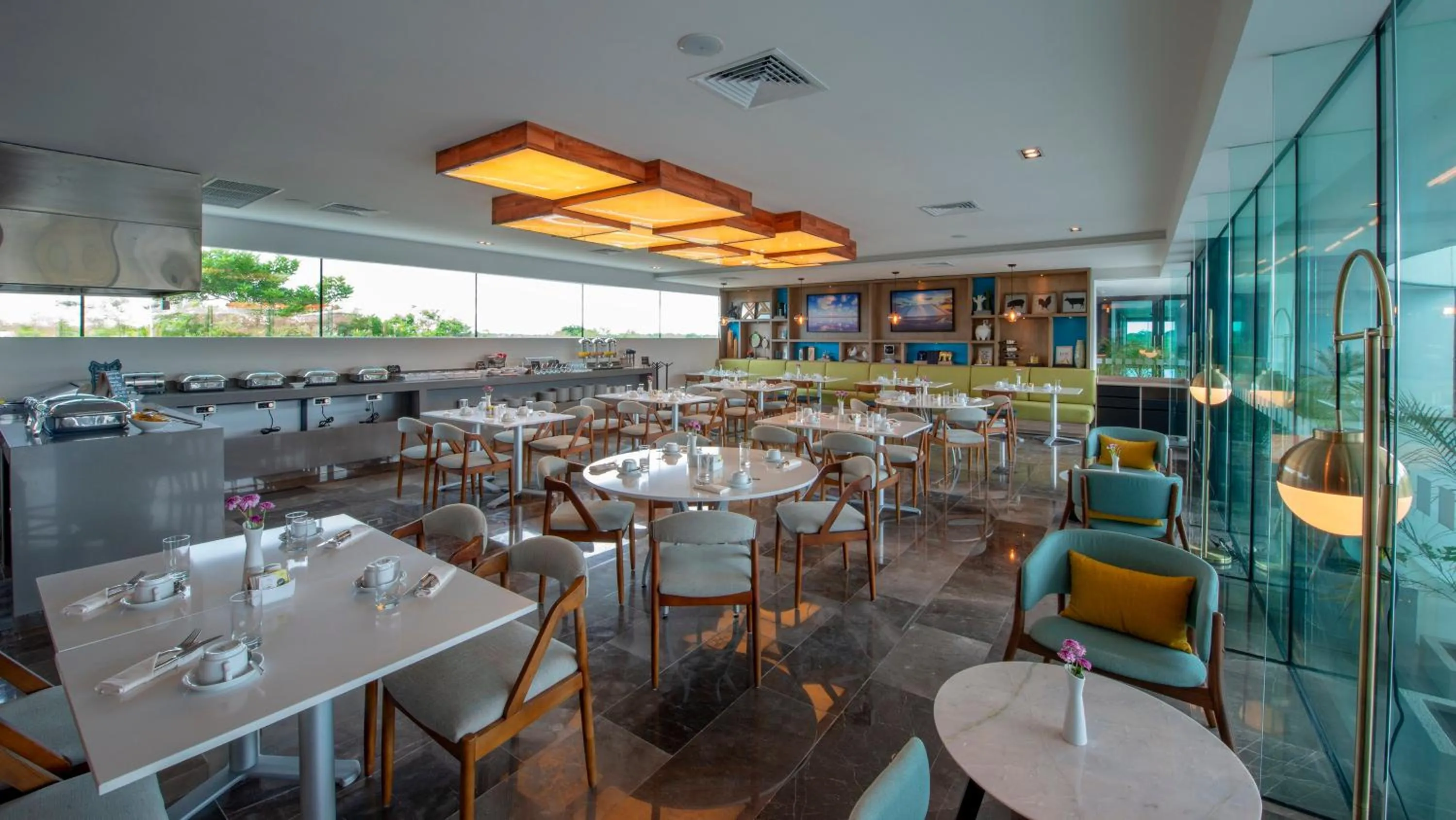 Restaurant/places to eat in Holiday Inn & Suites - Merida La Isla by IHG