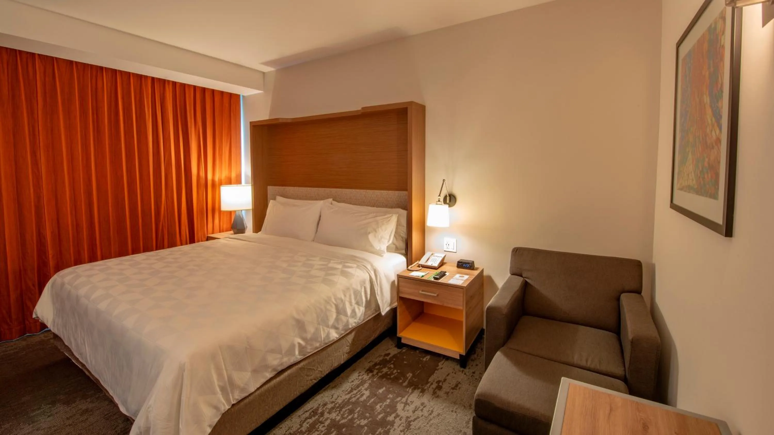 Photo of the whole room, Bed in Holiday Inn & Suites - Merida La Isla by IHG