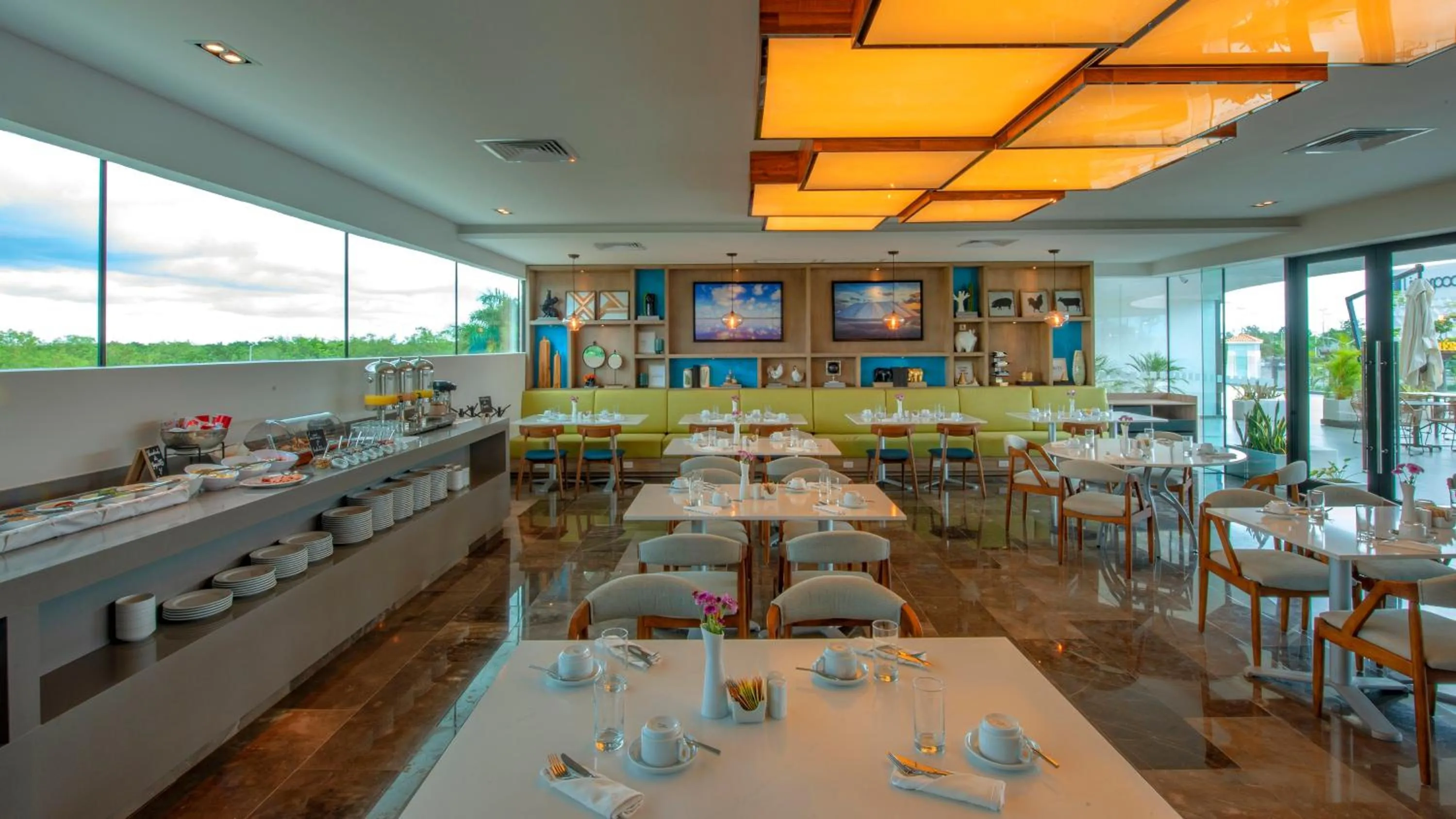 Restaurant/places to eat in Holiday Inn & Suites - Merida La Isla by IHG