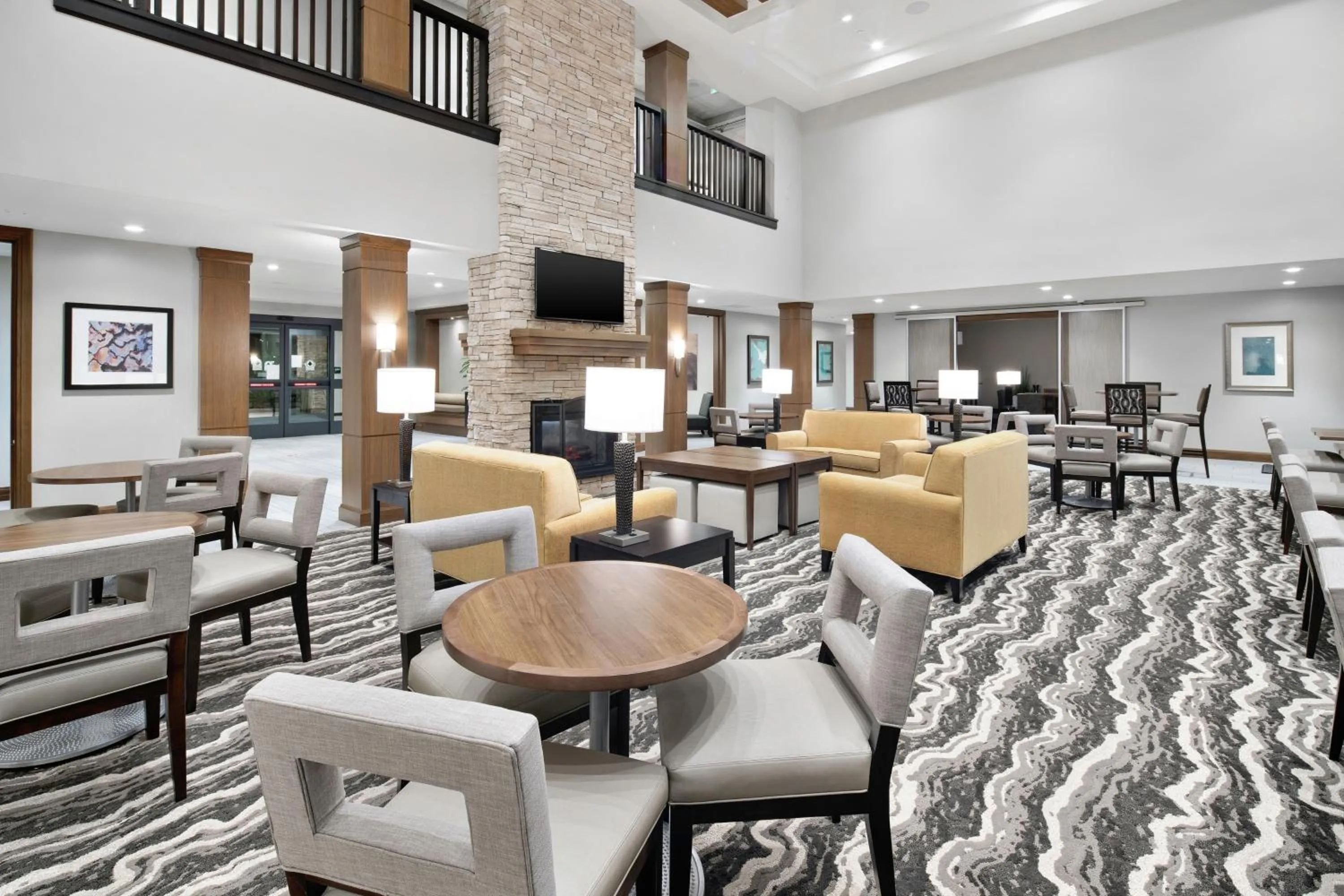 Communal lounge/ TV room in Staybridge Suites Irvine - John Wayne Airport by IHG