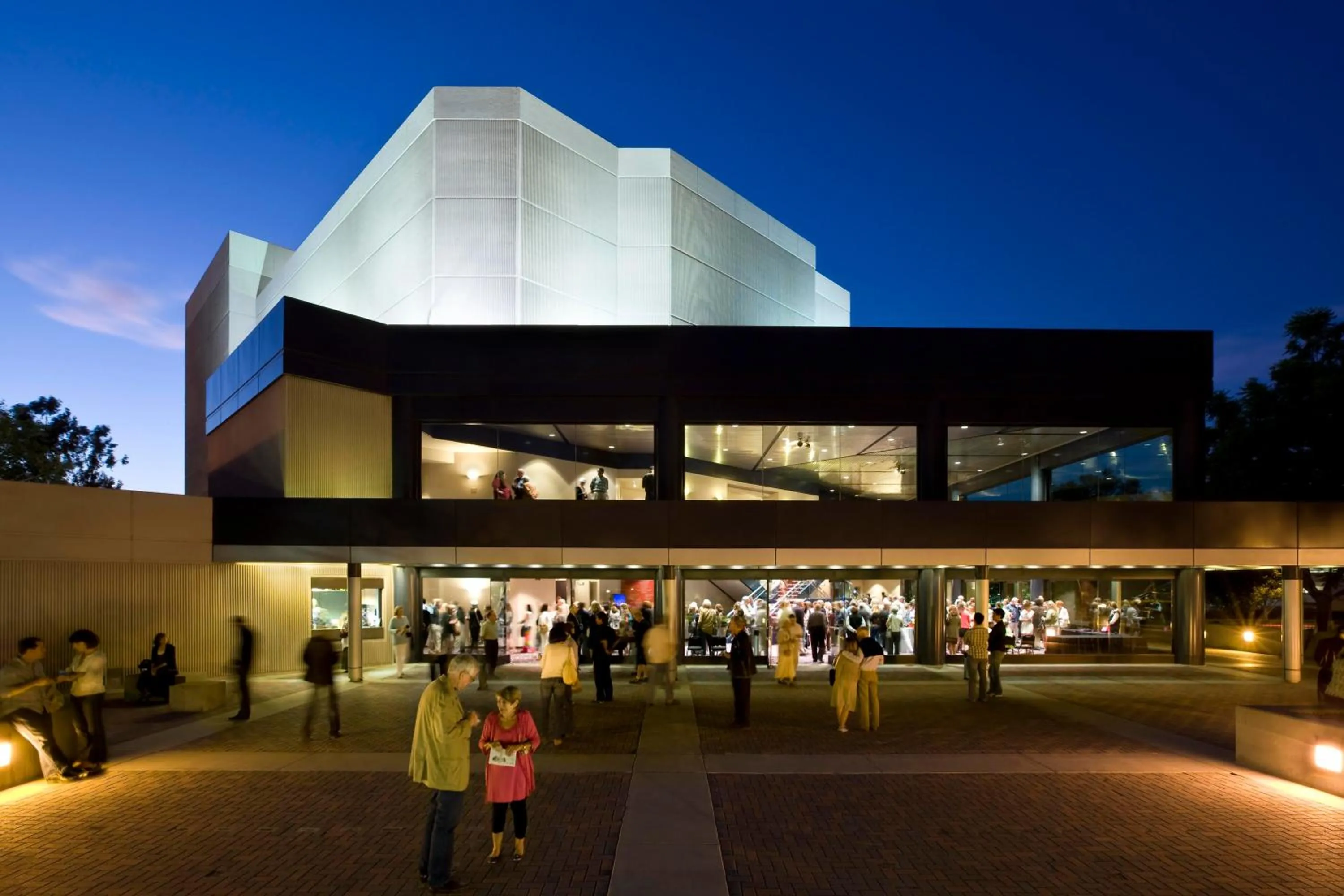 Restaurant/places to eat in Staybridge Suites Irvine - John Wayne Airport by IHG