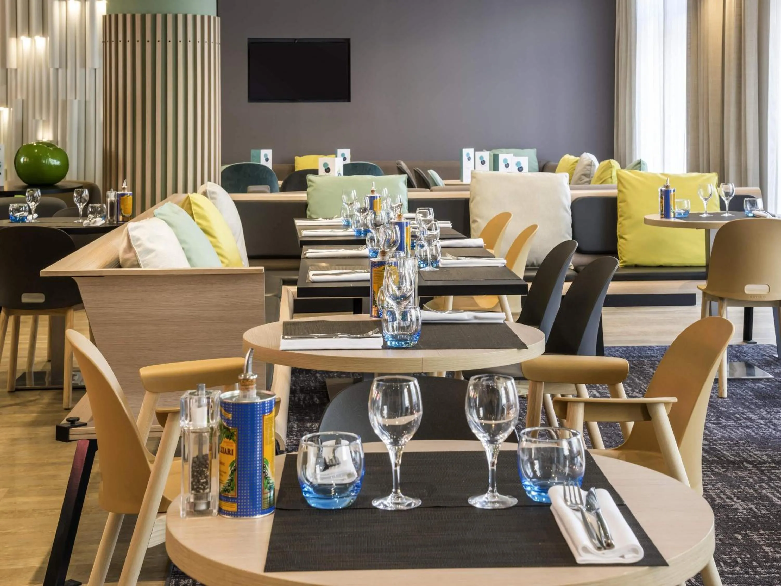 Restaurant/places to eat in Novotel Nice Centre Vieux Nice