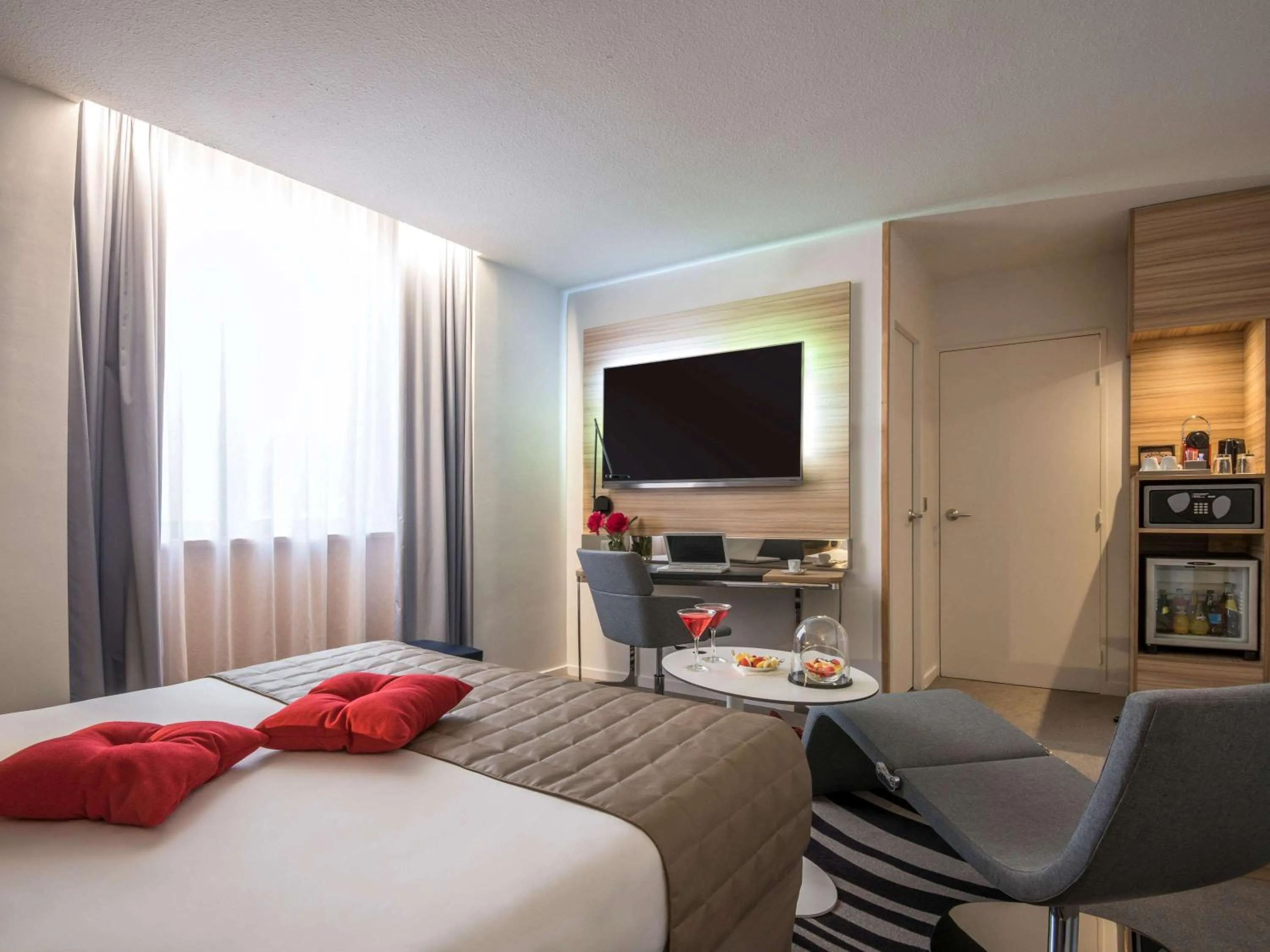 Photo of the whole room, Bed in Novotel Nice Centre Vieux Nice