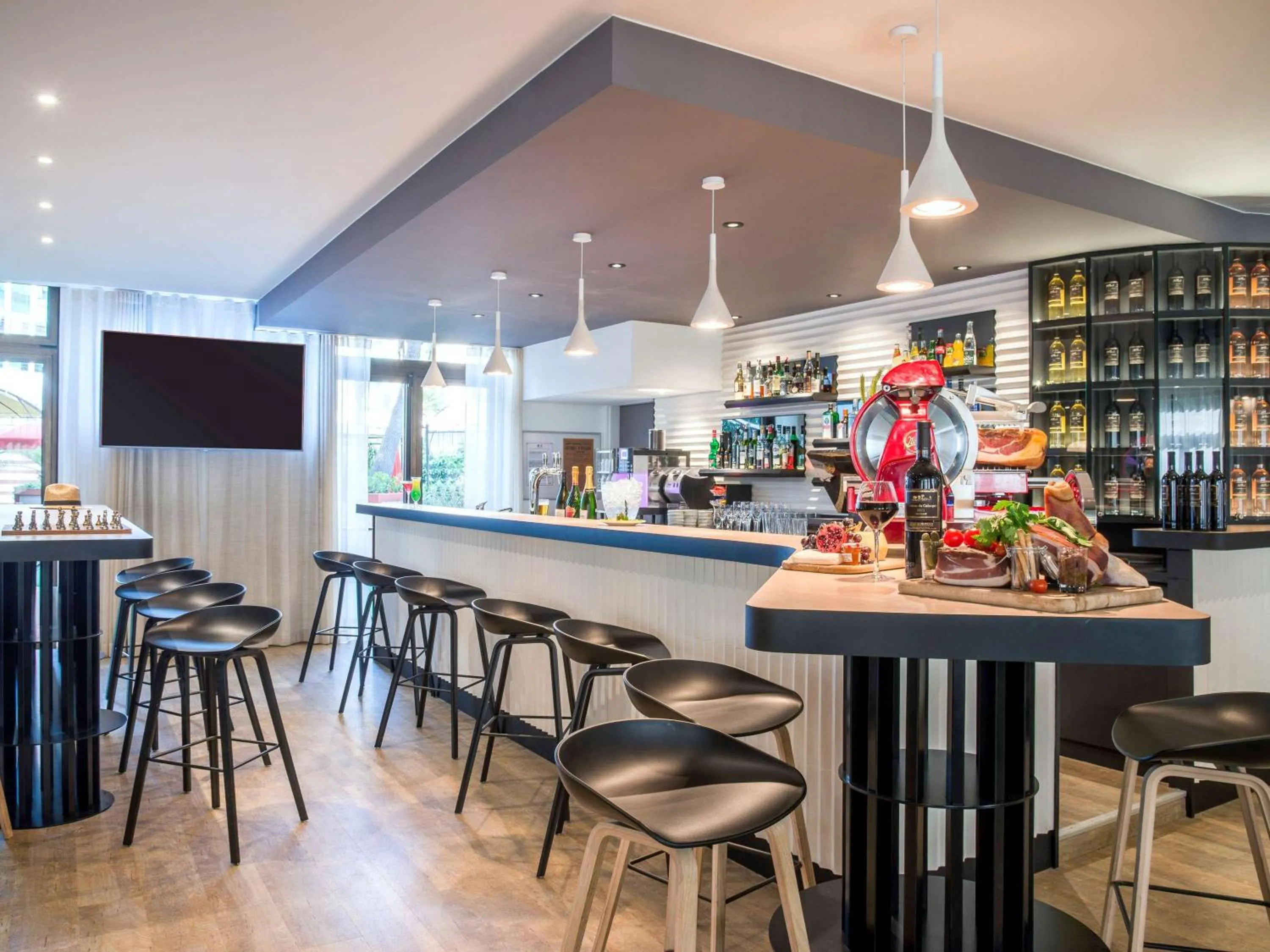 Lounge or bar in Novotel Nice Centre Vieux Nice