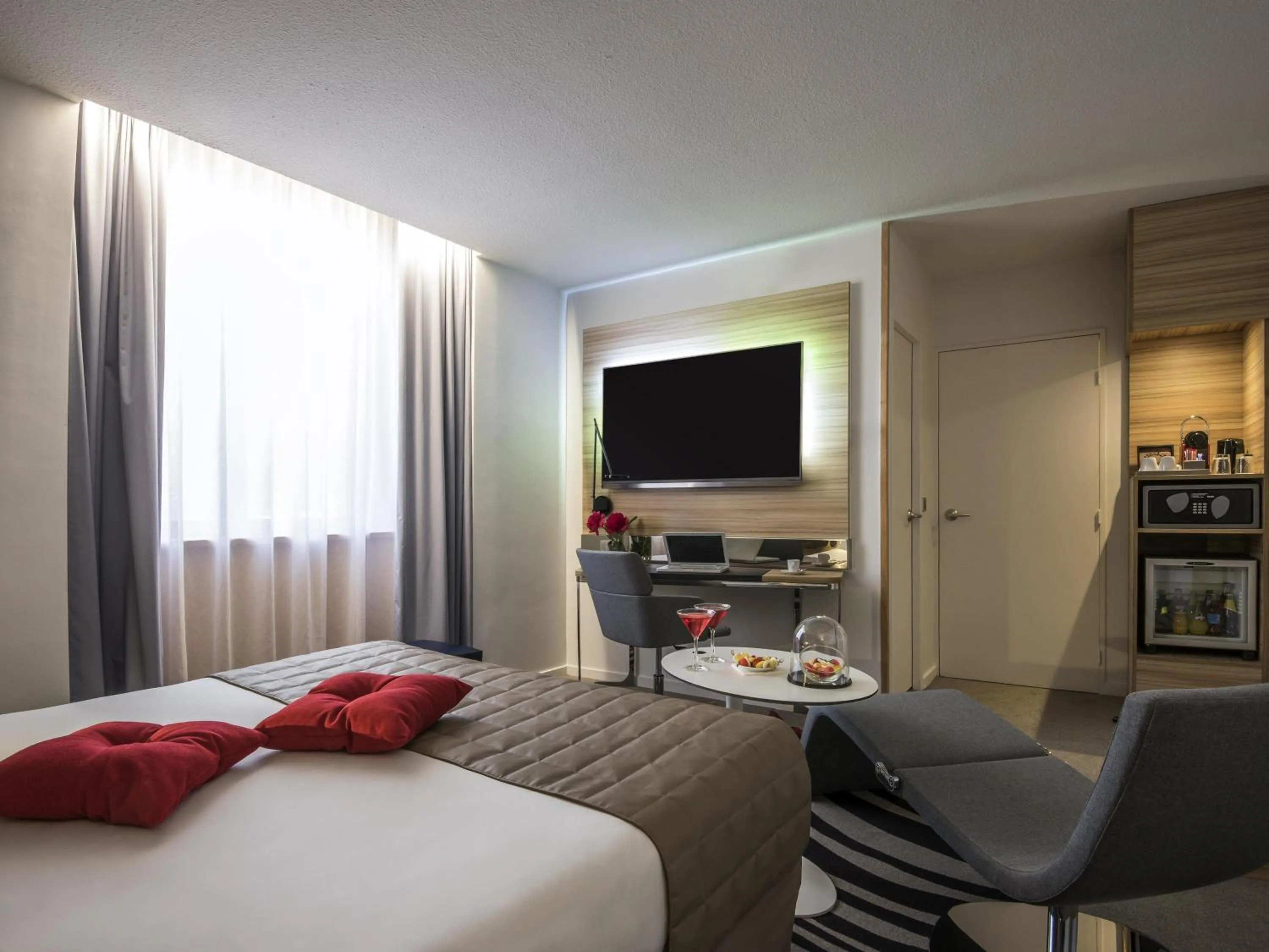 Bedroom, Bed in Novotel Nice Centre Vieux Nice