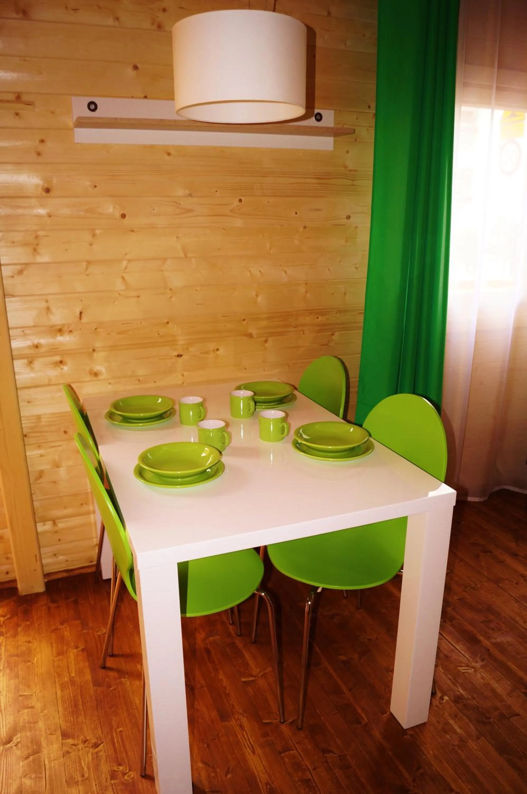 Photo of the whole room in Onyx