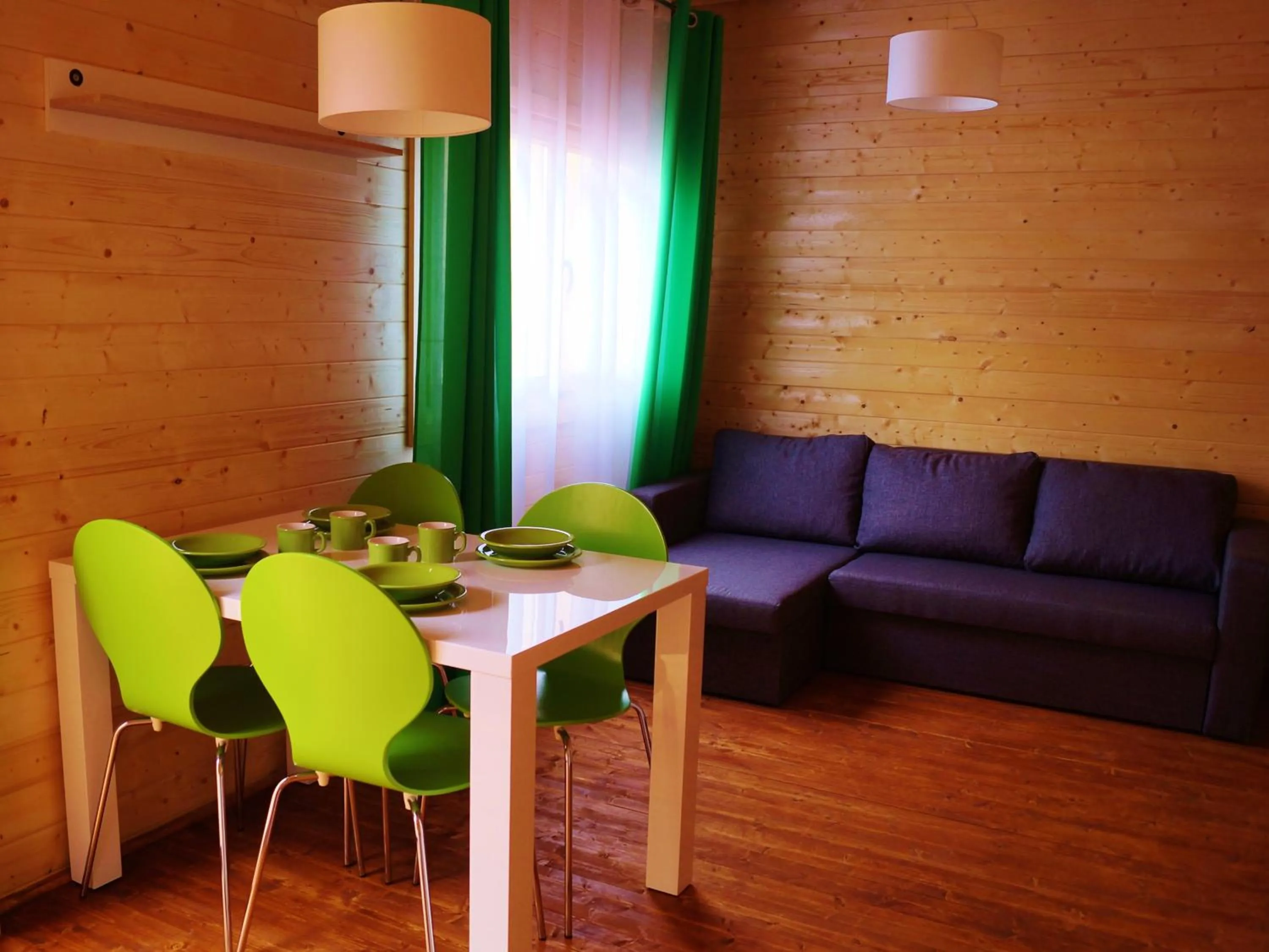 Photo of the whole room in Onyx