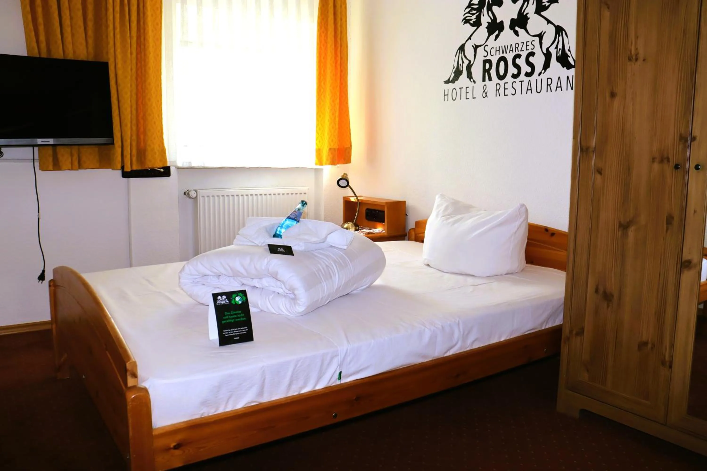 Photo of the whole room, Bed in Schwarzes Ross Hotel & Restaurant Oberwiesenthal