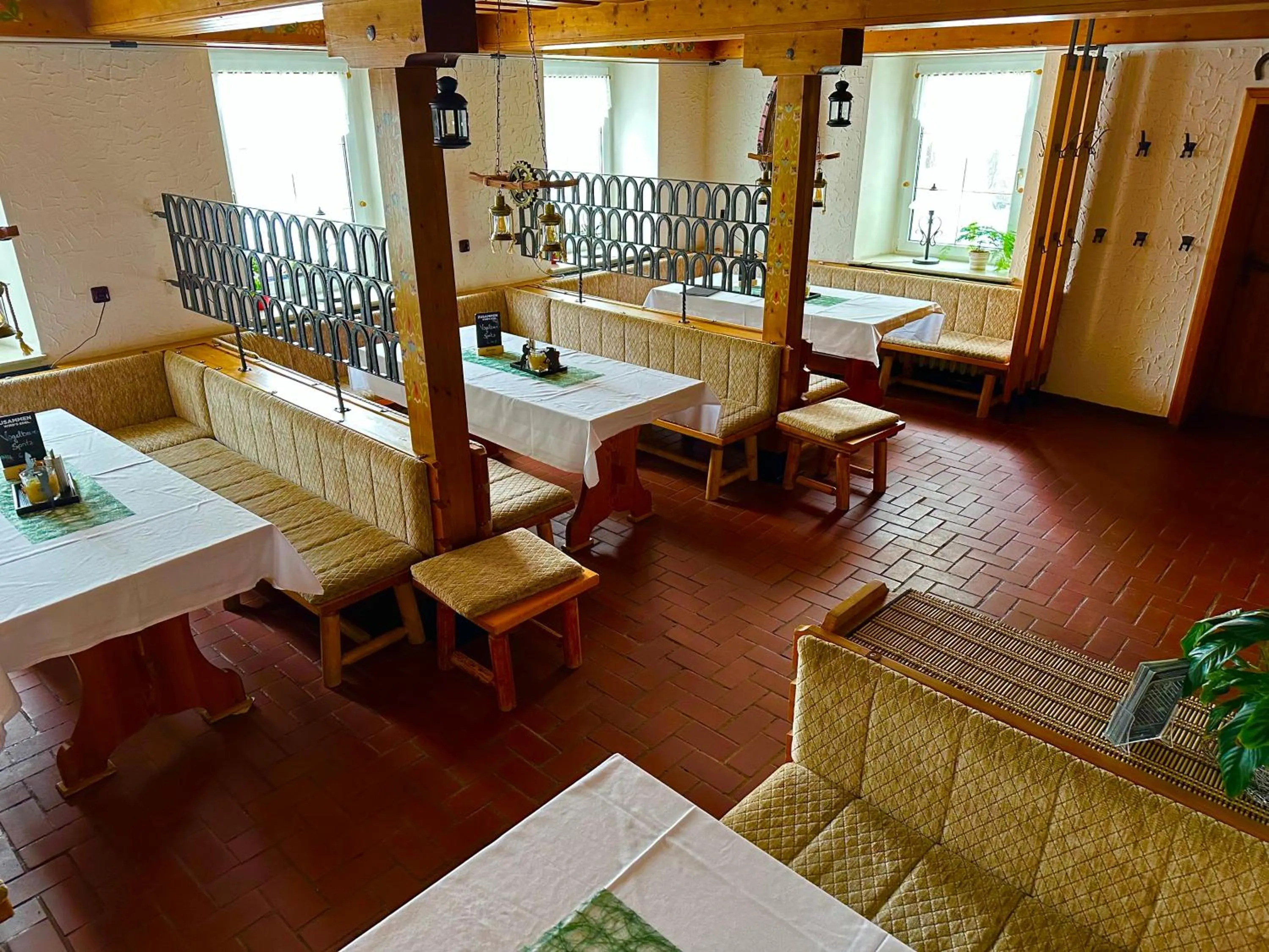 Restaurant/places to eat in Schwarzes Ross Hotel & Restaurant Oberwiesenthal