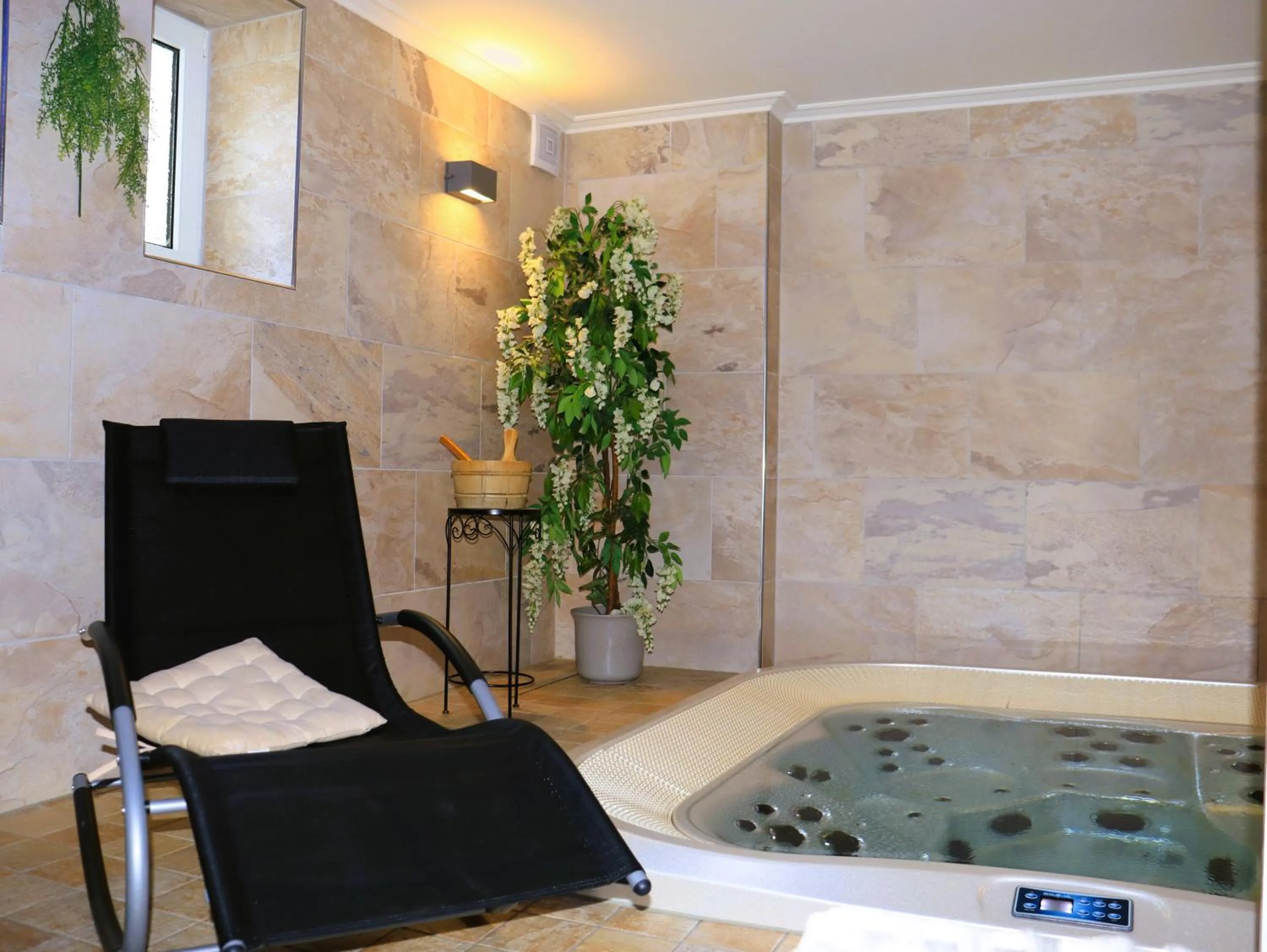 Hot Tub in Schwarzes Ross Hotel & Restaurant Oberwiesenthal