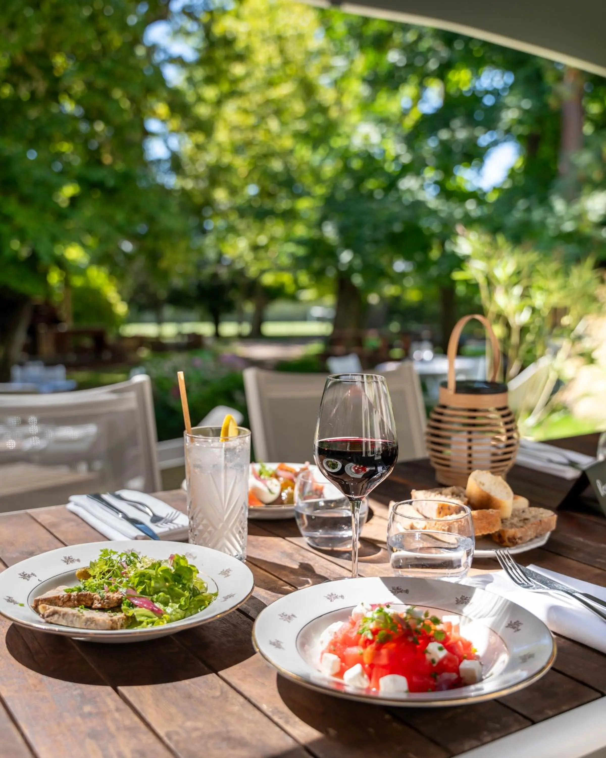 Garden in Novotel Orléans Chemins De Sologne Demeures De Campagne