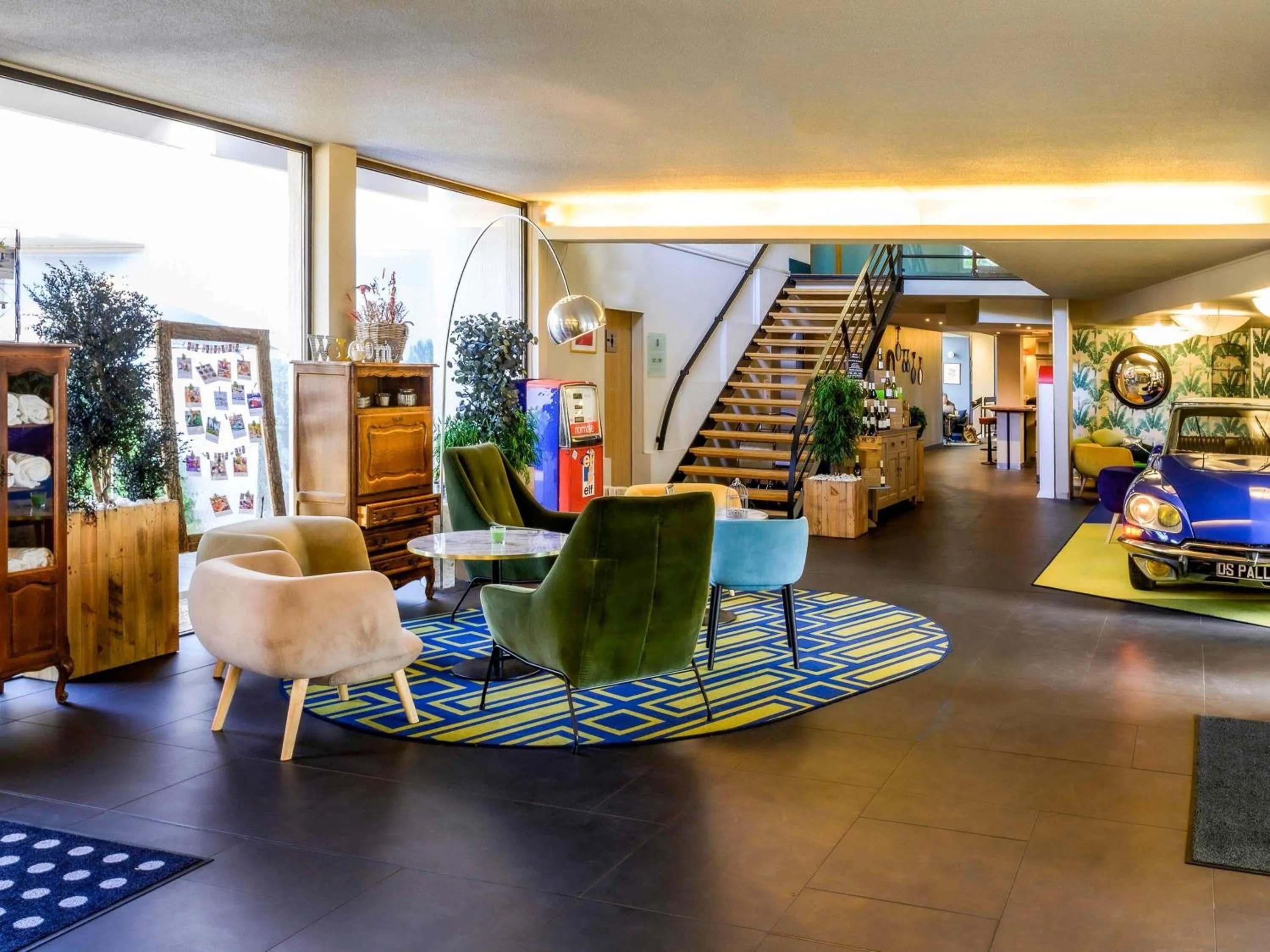 Lounge or bar in Novotel Orléans Chemins De Sologne Demeures De Campagne