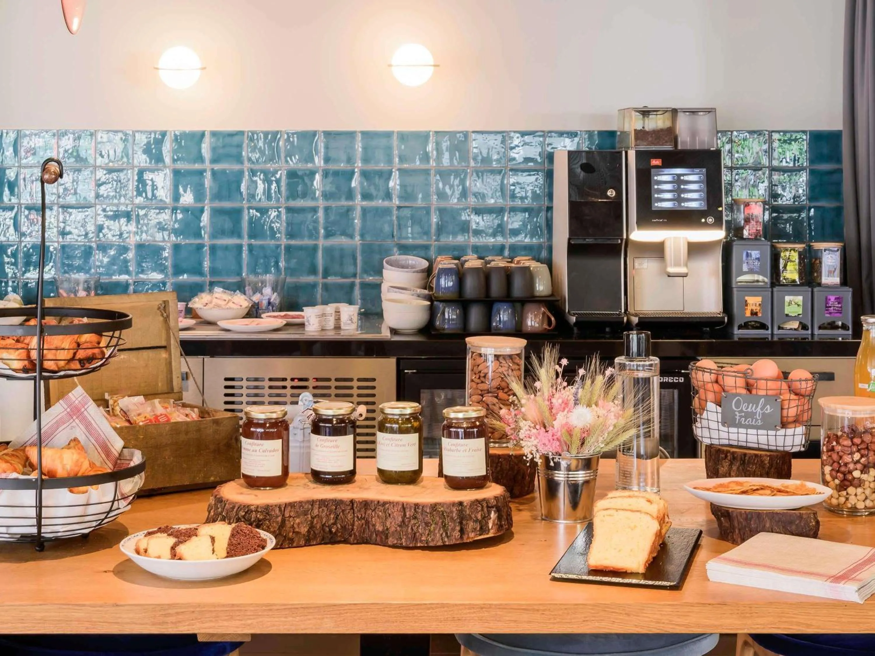 Breakfast in Novotel Orléans Chemins De Sologne Demeures De Campagne
