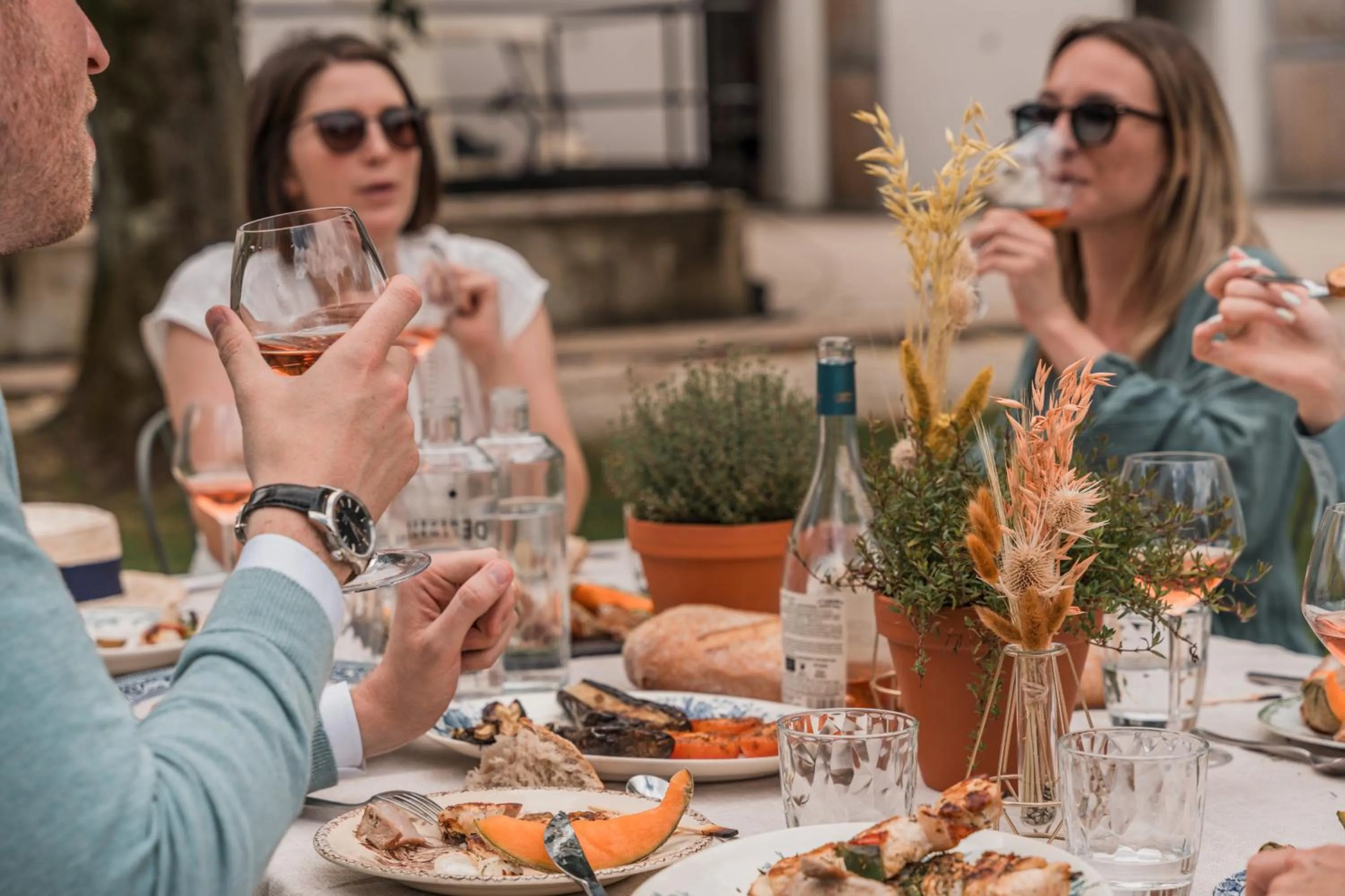 People in Novotel Orléans Chemins De Sologne Demeures De Campagne