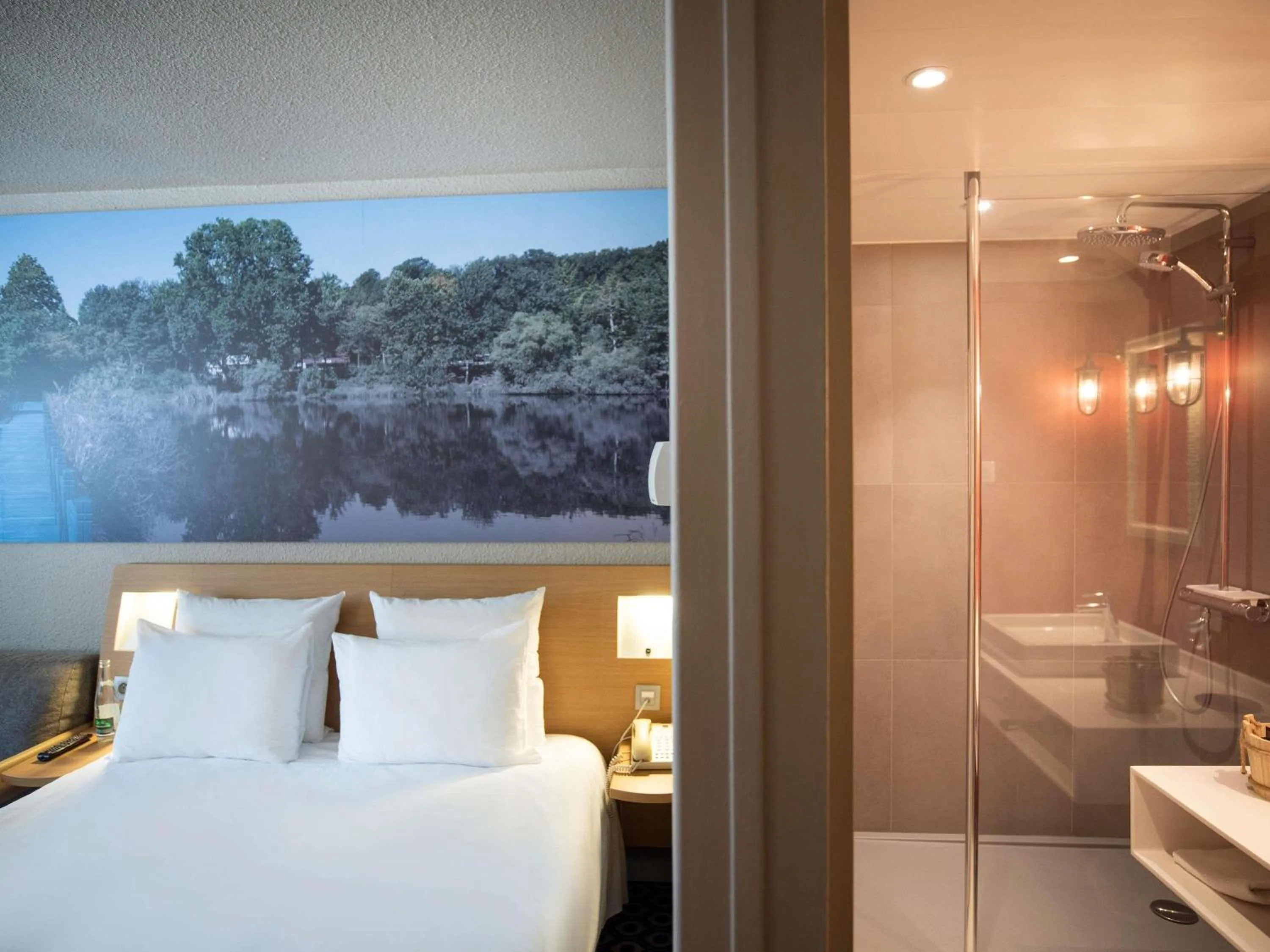 Bedroom, Bed in Novotel Orléans Chemins De Sologne Demeures De Campagne