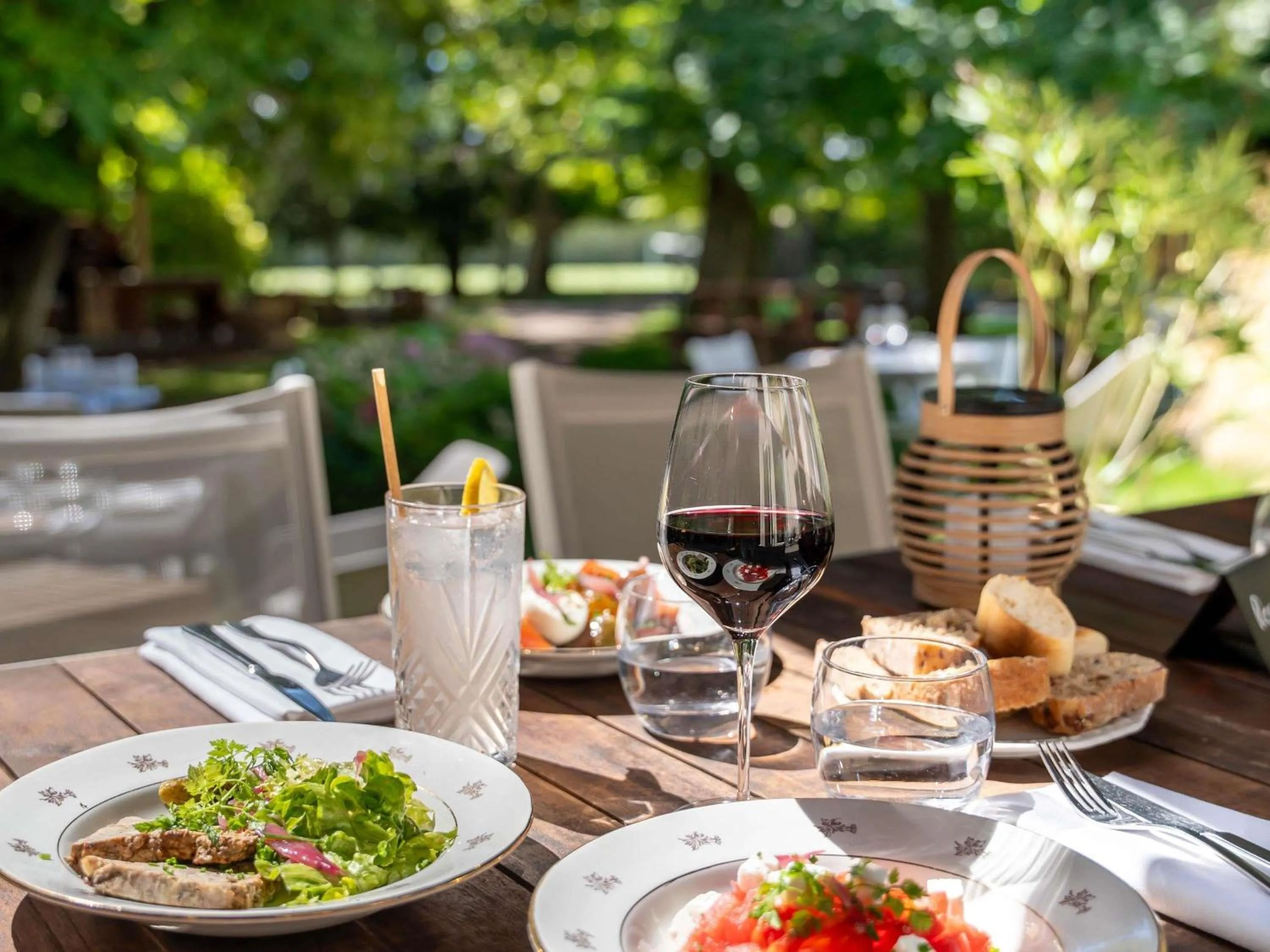 Restaurant/places to eat in Novotel Orléans Chemins De Sologne Demeures De Campagne