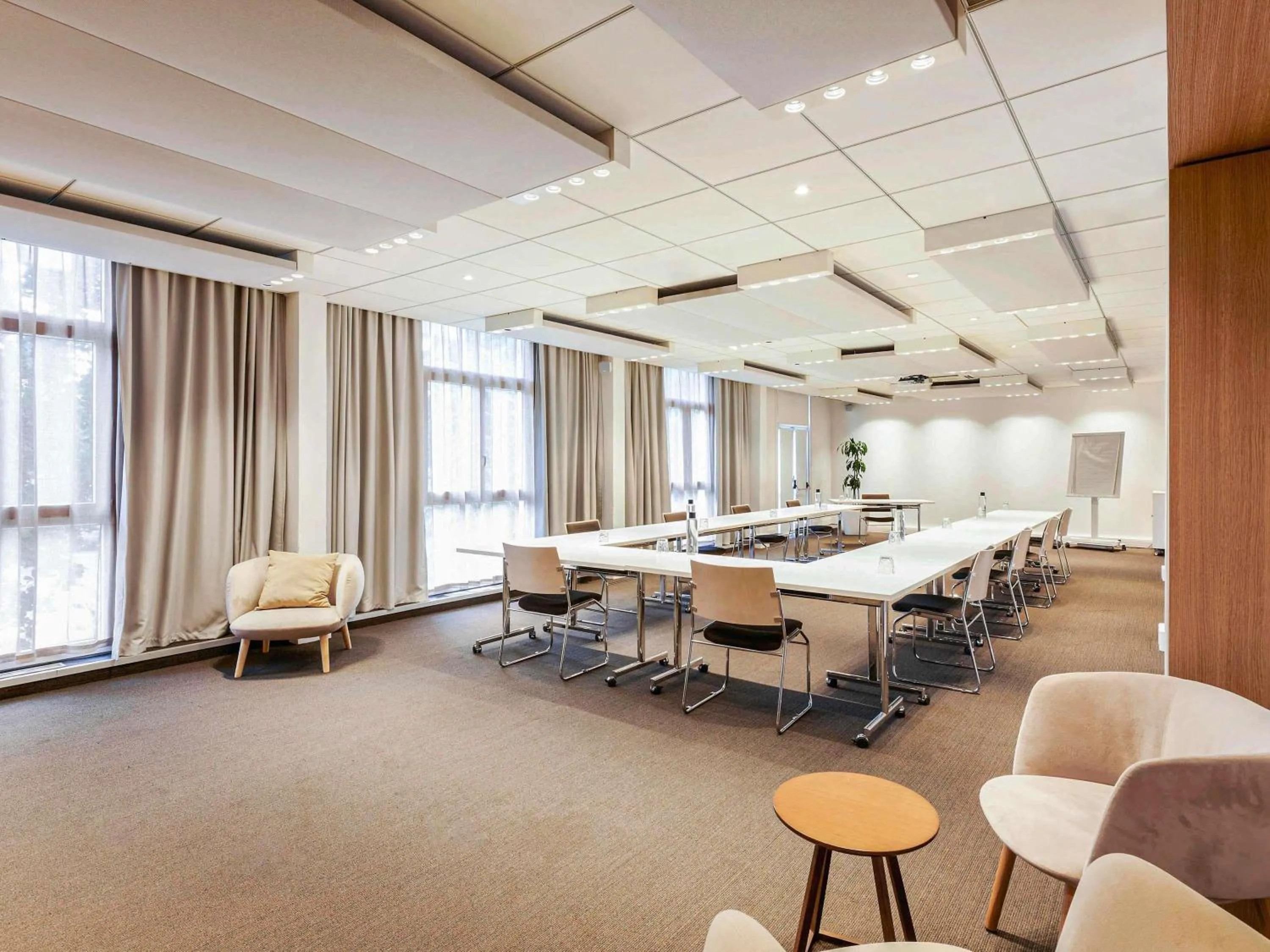 Meeting/conference room in Novotel Orléans Chemins De Sologne Demeures De Campagne