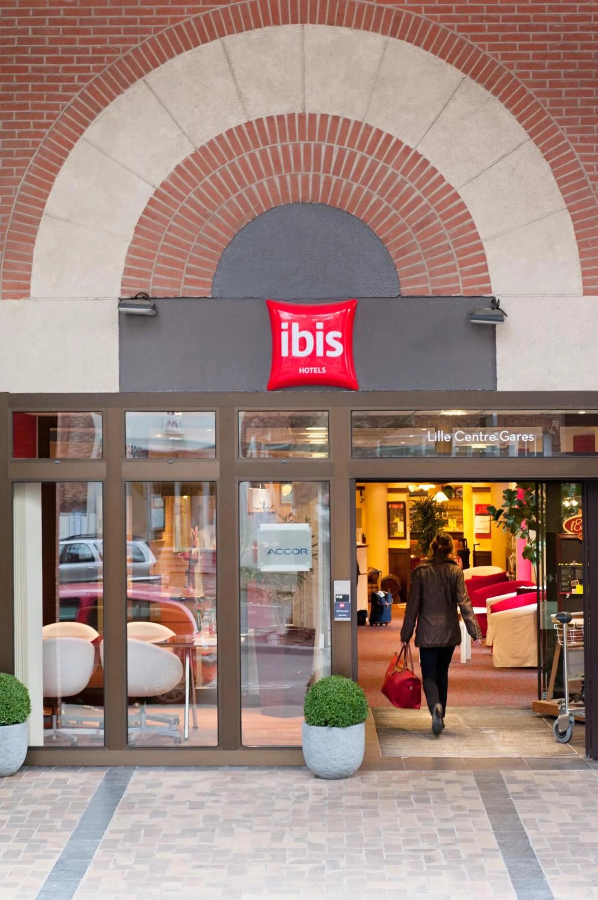 Facade/entrance in ibis Lille Centre Gares