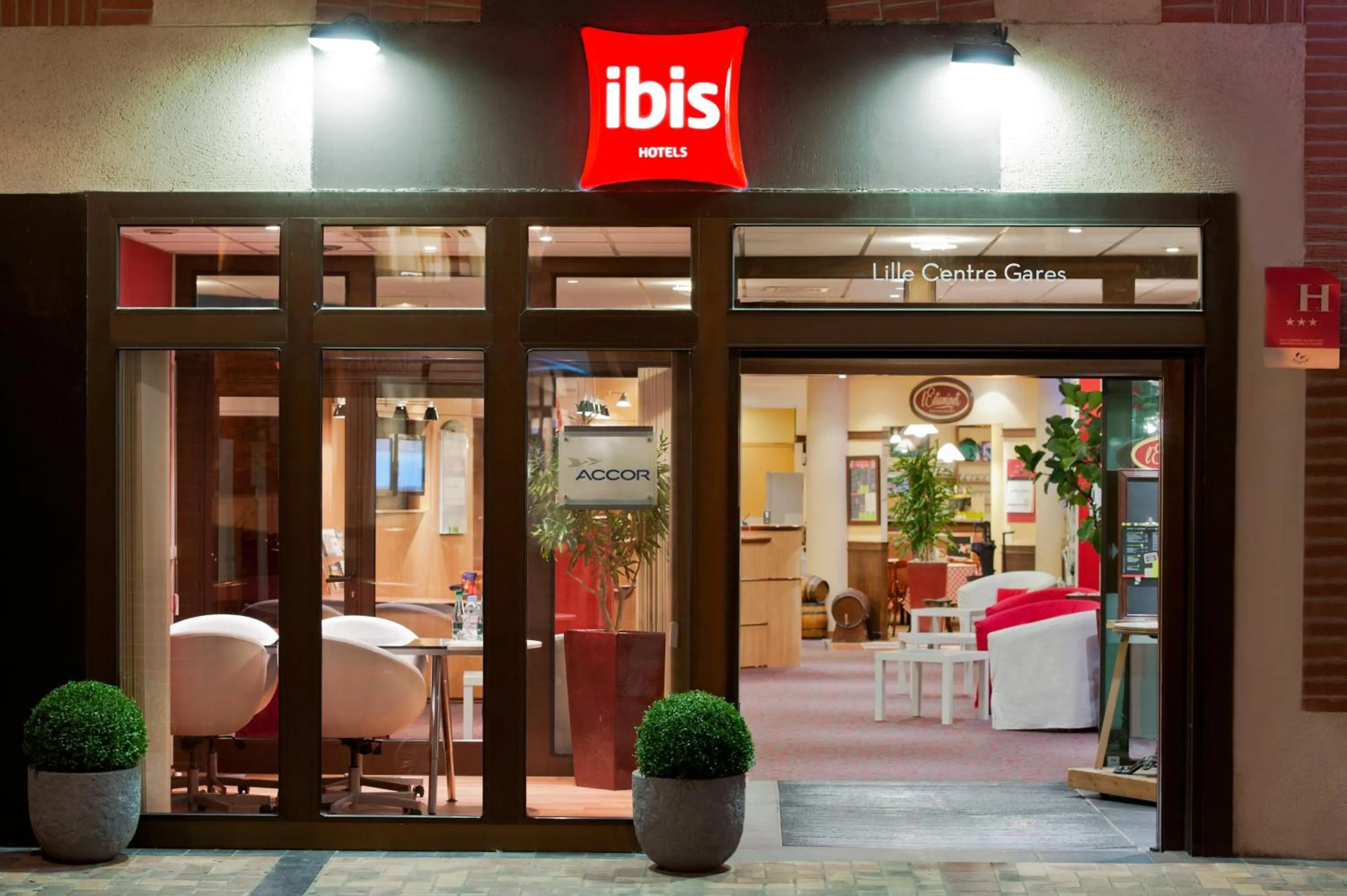 Facade/entrance in ibis Lille Centre Gares