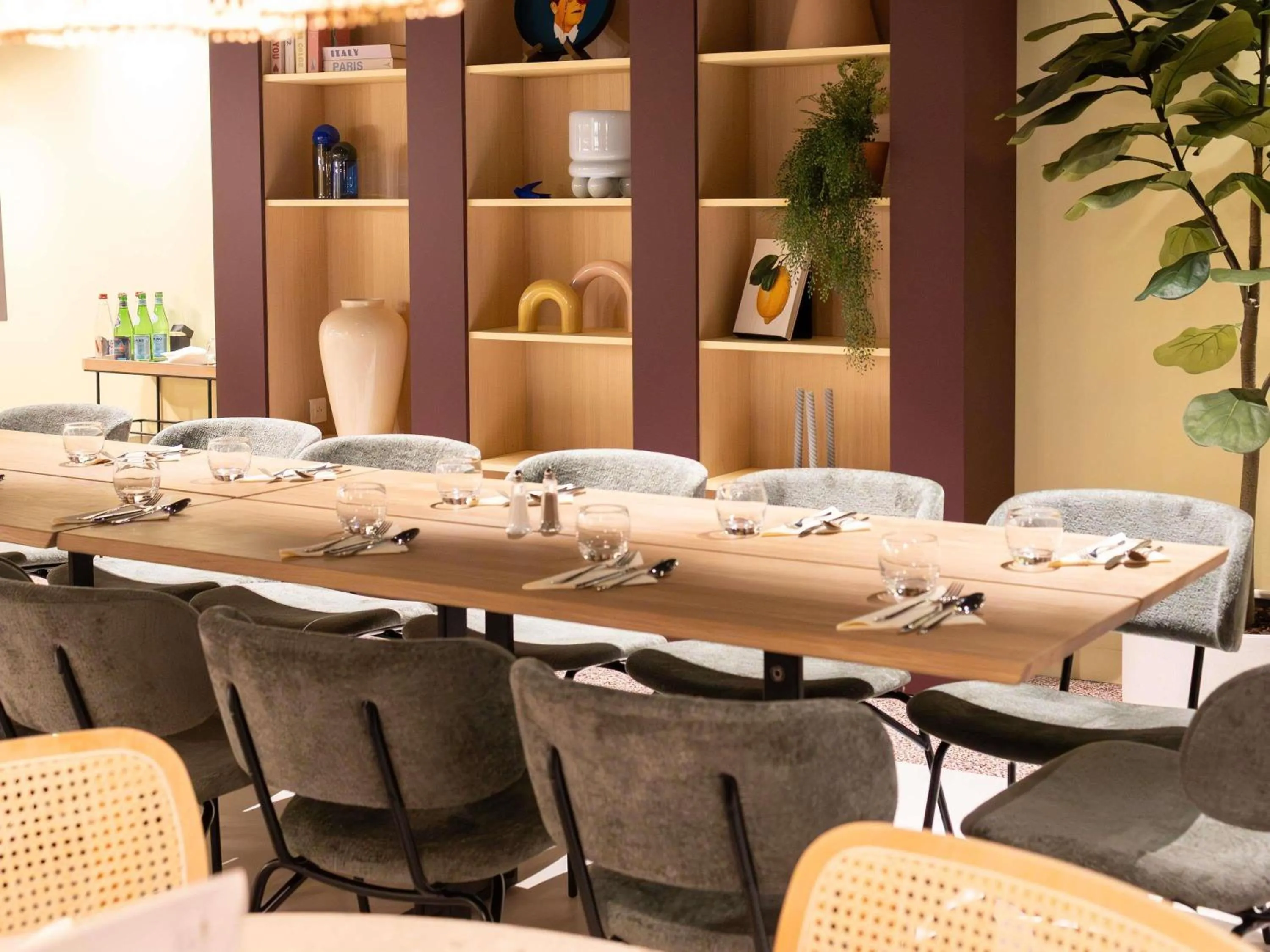 Restaurant/places to eat in ibis Lille Centre Gares