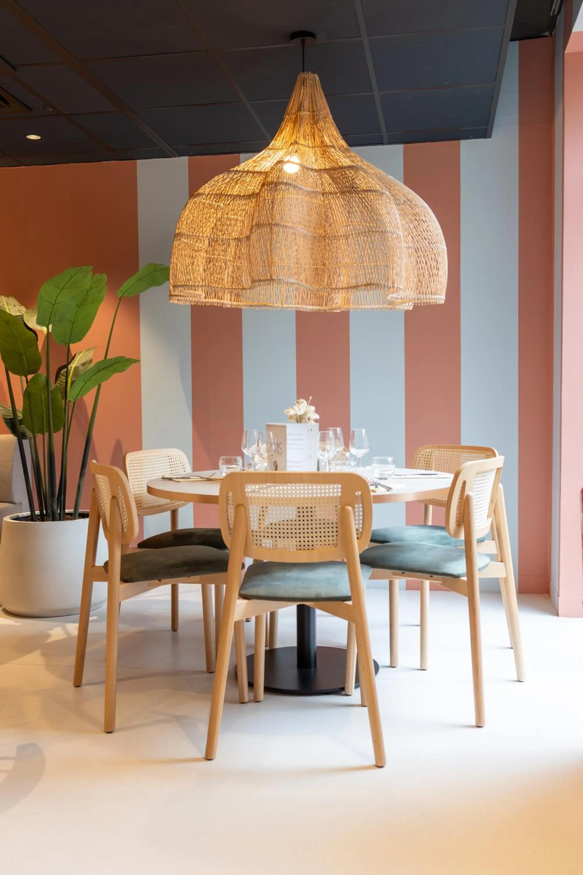 Restaurant/places to eat in ibis Lille Centre Gares