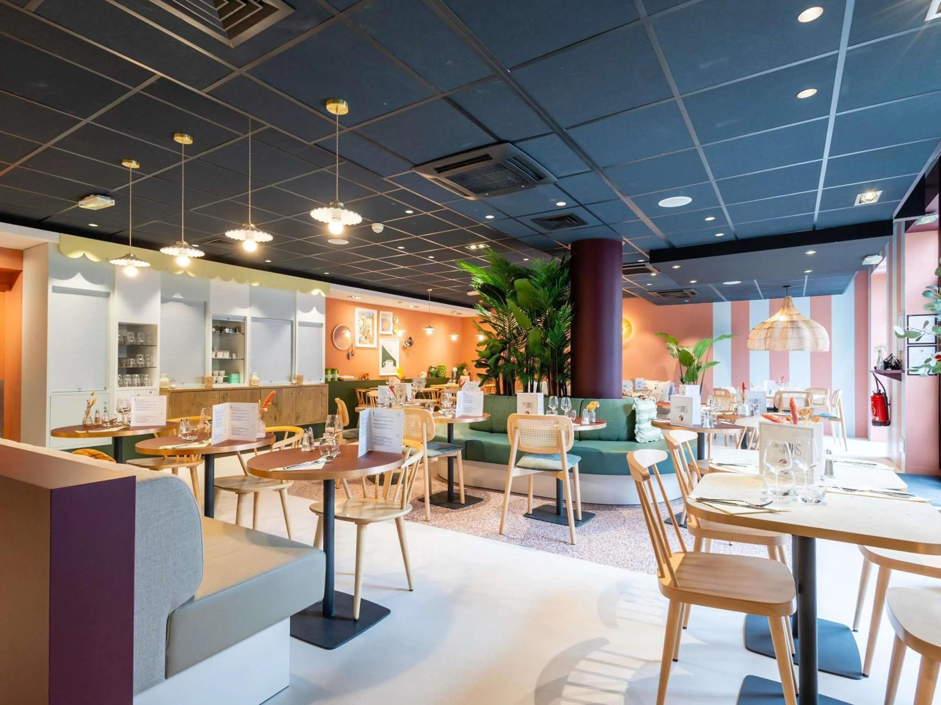 Restaurant/places to eat in ibis Lille Centre Gares