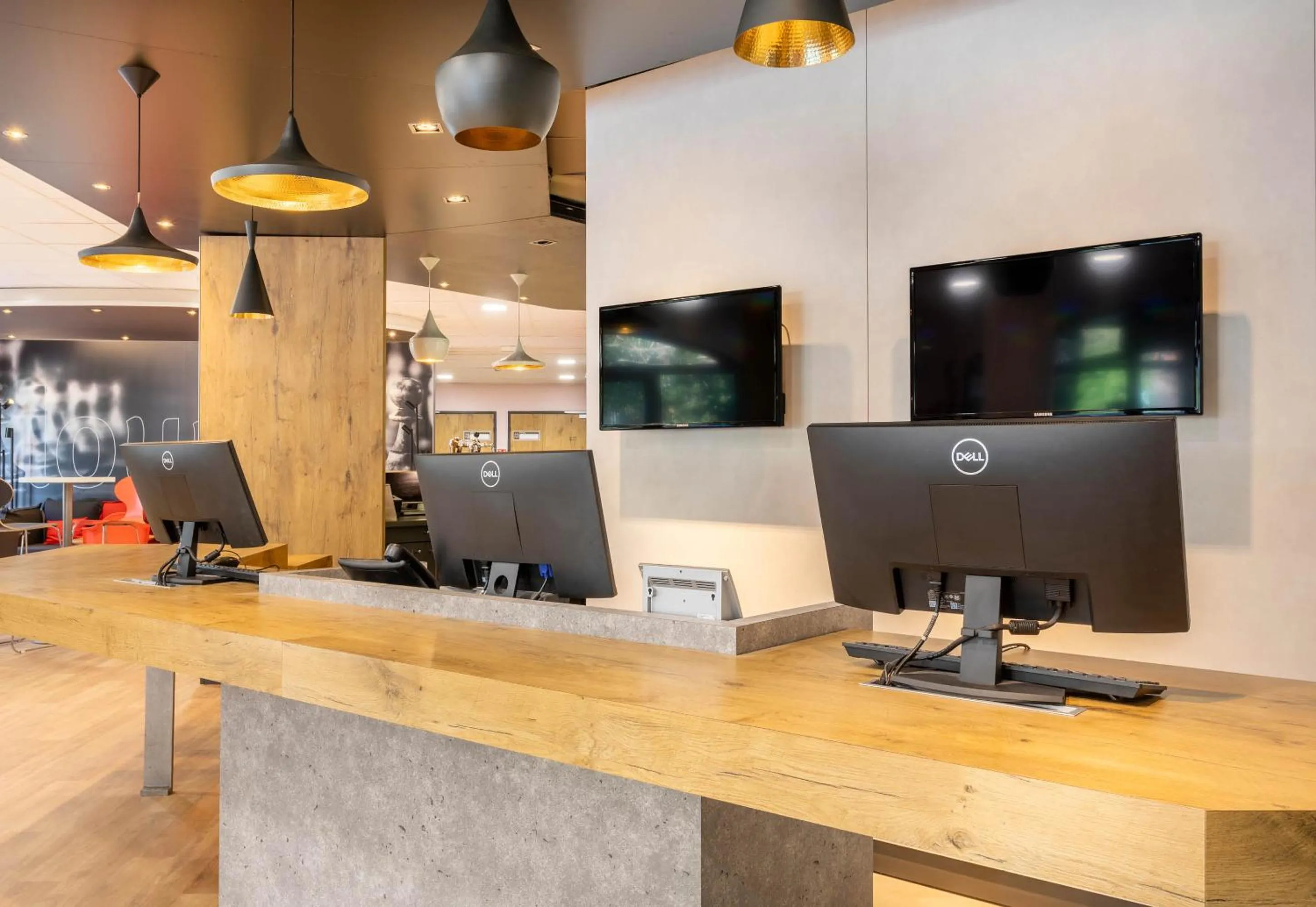 Lobby or reception in B&B HOTEL Marseille La Valentine Porte d'Aubagne