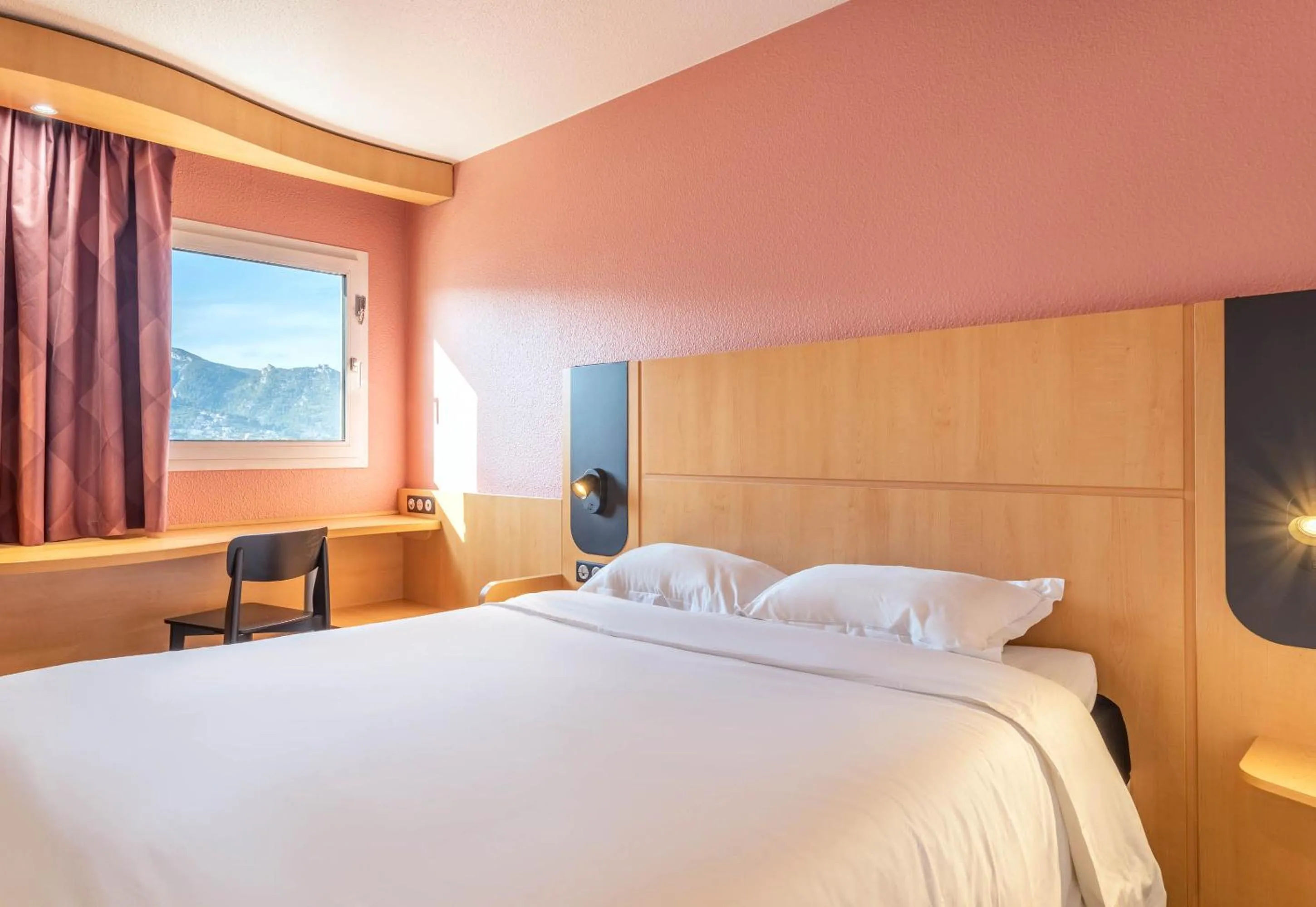 Bedroom, Bed in B&B HOTEL Marseille La Valentine Porte d'Aubagne